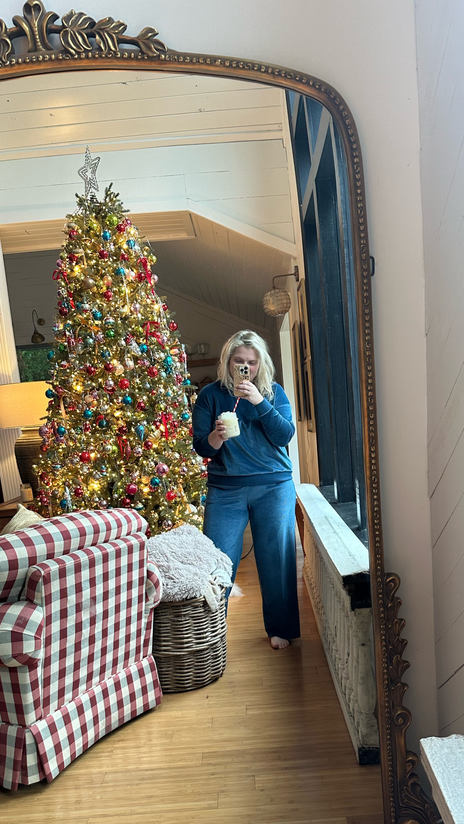 LOVE this lounge set ✨🎄

#LTKmidsize #LTKHoliday #LTKSeasonal