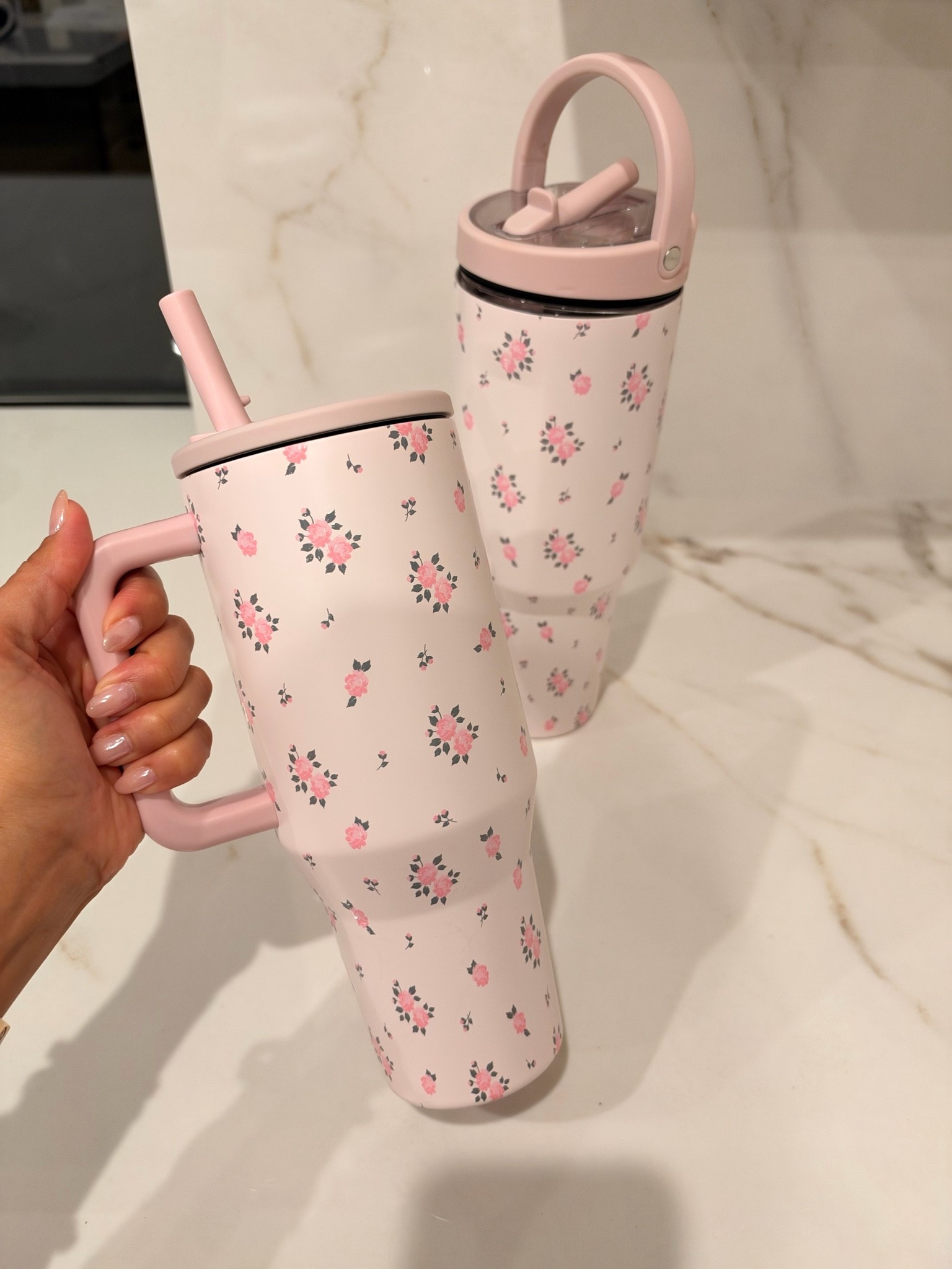 The girls went nuts for this print, we LOVE @HydroJug water bottles! They truly do NOT leak and wash so well in the dishwasher too! Keeps our water cold & they also just released some super cute Halloween prints!