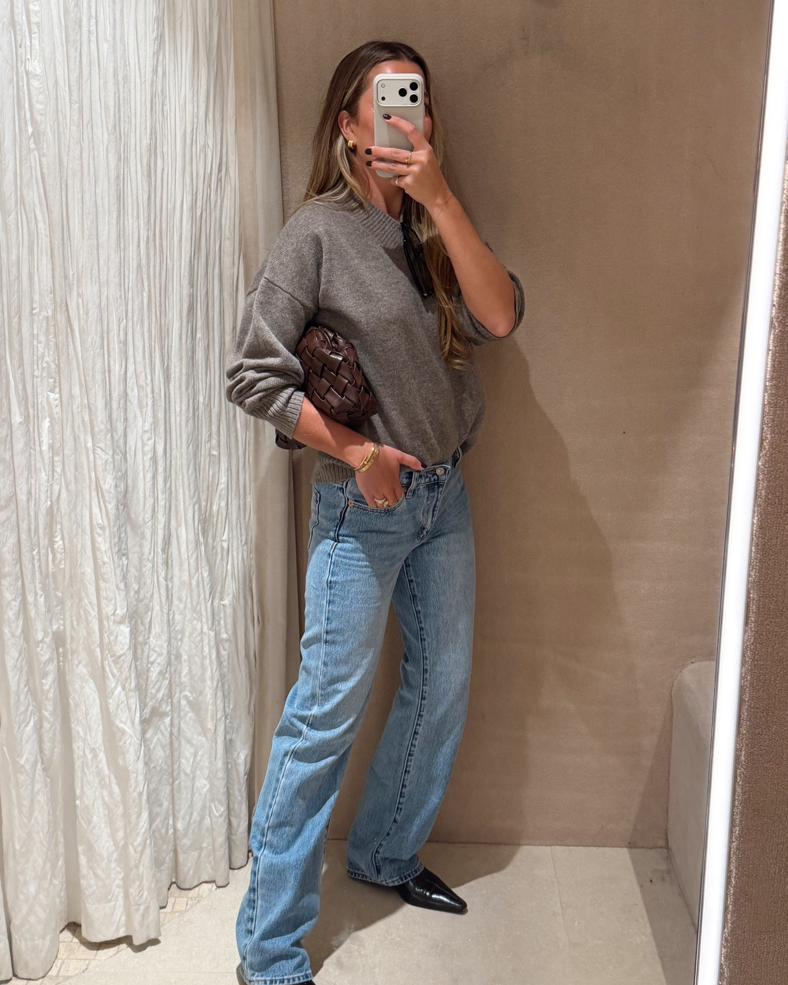 The jeans I wear on a daily basis! 👖
Size 24 in the jeans (size down one size) and size S in the knit

#LTKaustralia #LTKjeans #LTKdatenight