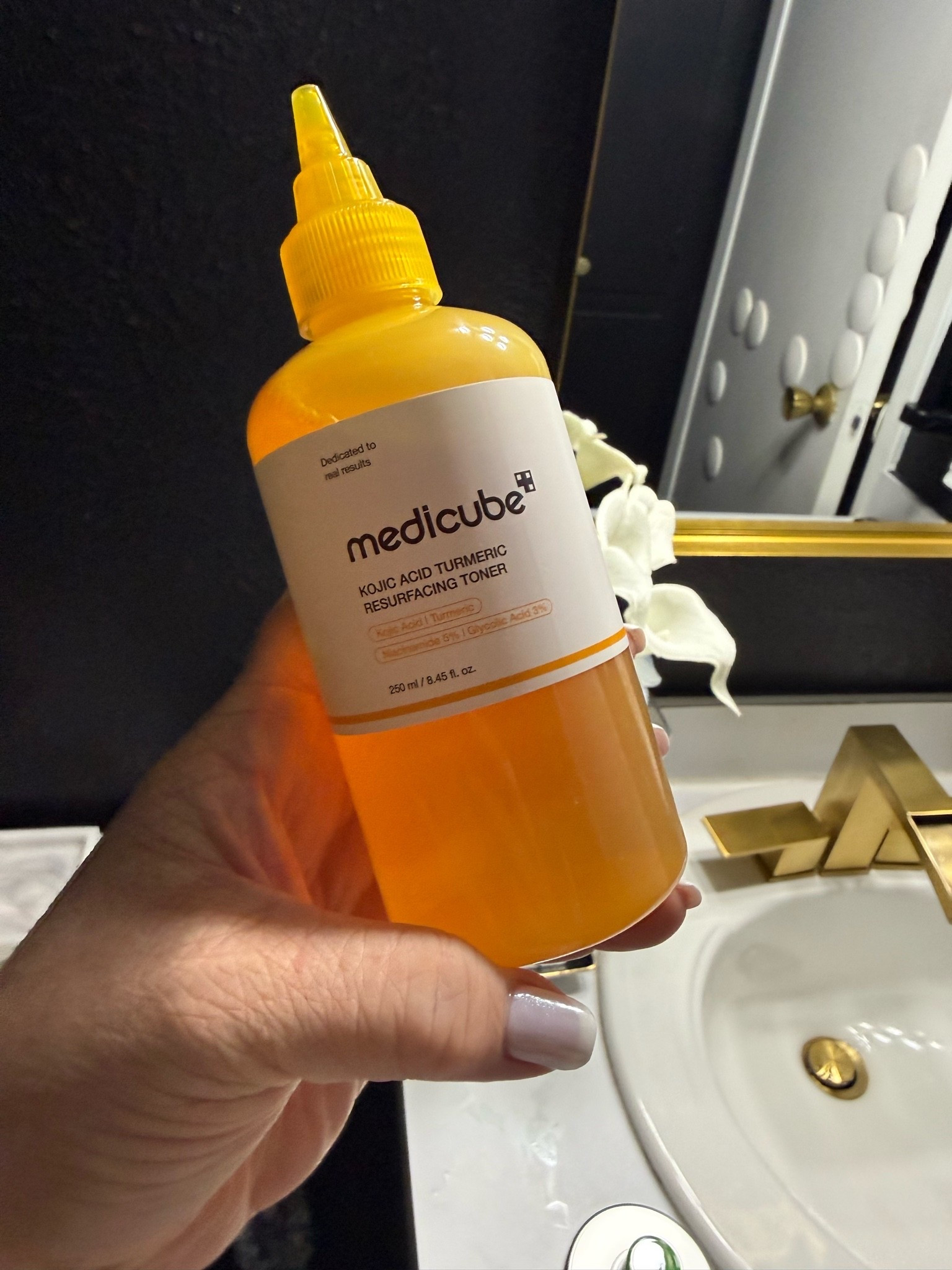 ✨ Bright skin starts with the right ingredients. ✨

I’ve been testing the Medicube Kojic Acid Turmeric Resurfacing Toner, and if you’re looking to target dullness, post-acne marks, uneven skin tone, and texture, this one is worth adding to your routine.

🍊 Why I like it:
• Kojic Acid helps brighten discoloration.
• Turmeric helps calm and support the skin.
• Glycolic Acid gently exfoliates for smoother, more radiant skin.
• Leaves my skin looking fresh, glowy, and prepped for the rest of my skincare.

Remember—this is an exfoliating toner, so start slowly (2–3 nights a week if you’re new to acids), and don’t skip your SPF during the day! ☀️

Healthy, glowing skin is always in. ✨

#Medicube #KojicAcid #TurmericSkincare #GlowingSkin
