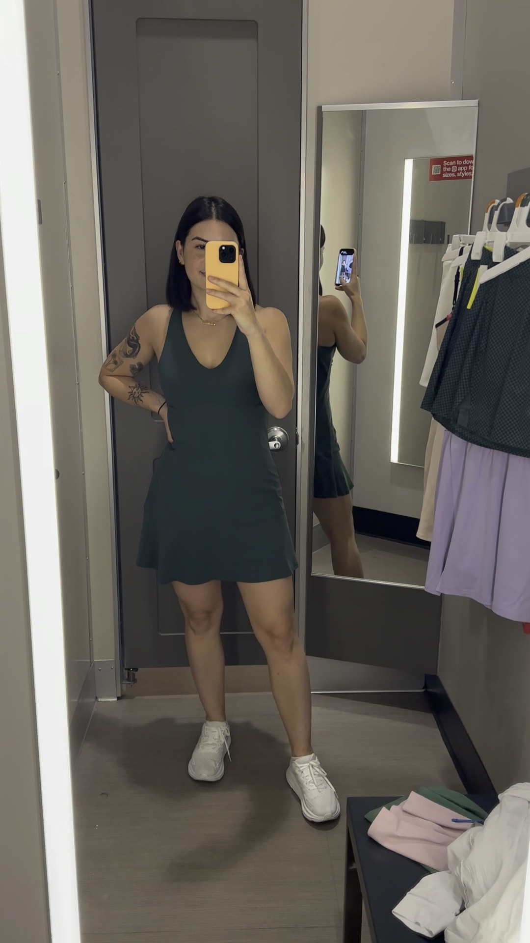 This color is to die for! Got a size M for a roomier fit 💚
