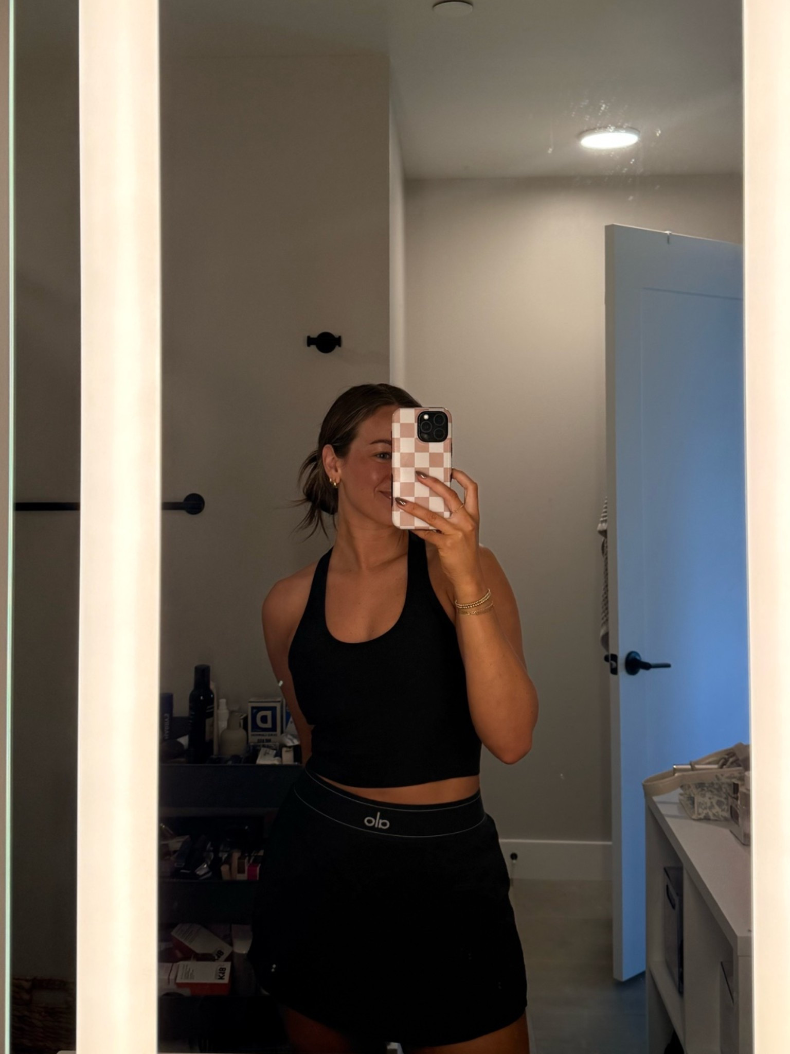 alo set! I’m a medium in the top + bottoms