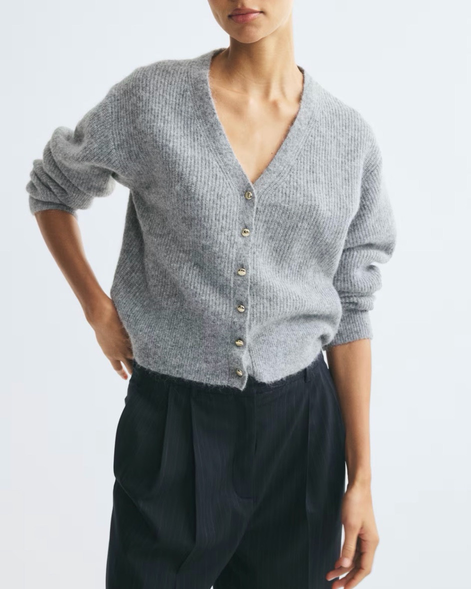 Gray v neck cardigan

#LTKSeasonal