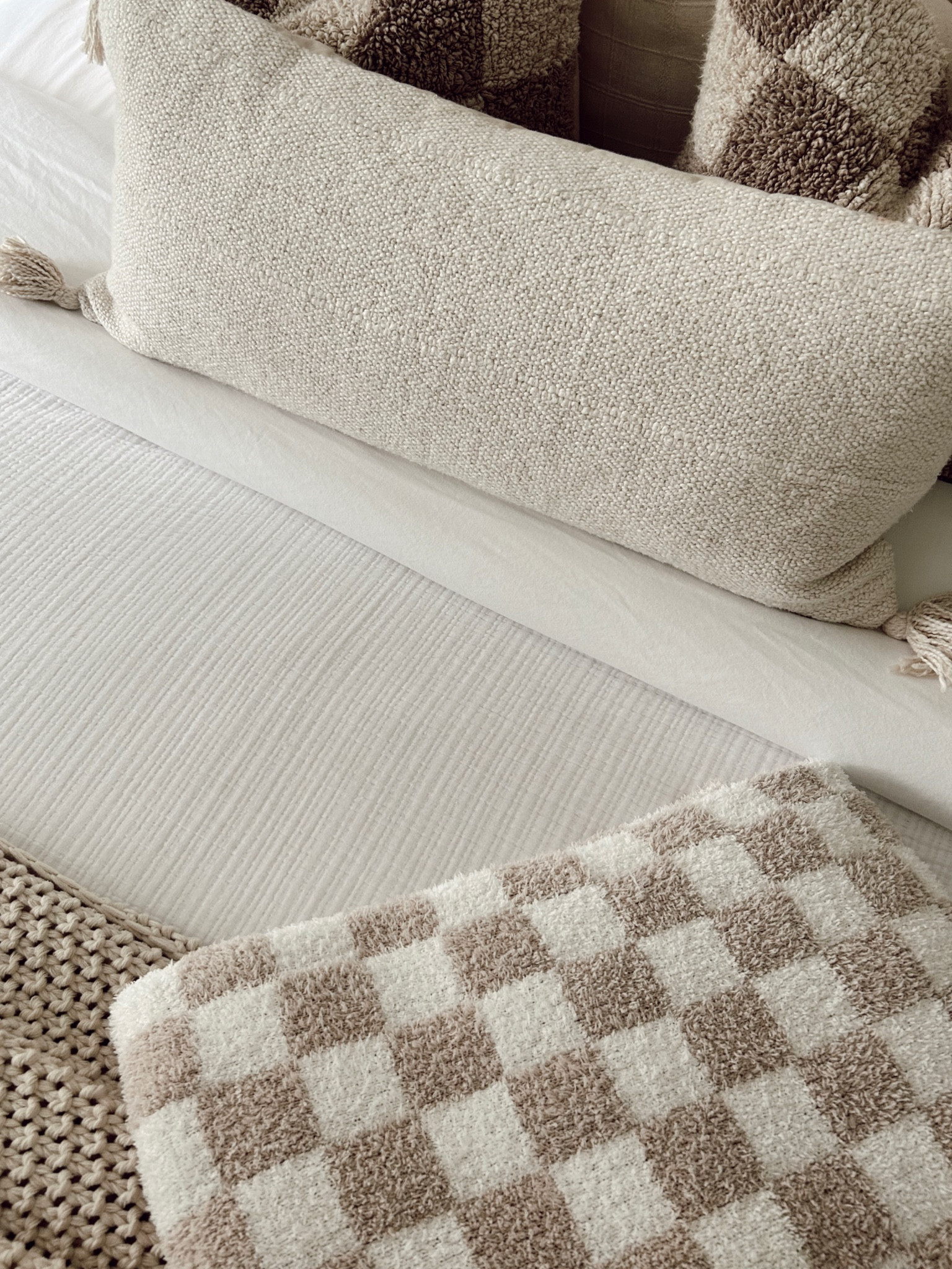 my favorite blanket ever!! #thestyledcollection #checkered #bedroom 
#primarybedroom
#velvetbed #throw
#quilt #throwpillows #
pillows #sheets
#linenbedding #target
#targethome
#targetbedding
#casaluna #lightfixture
#chandelier #olivetree
#homedecor #amazon
#amazonhome
#amazonfinds
#neutraldecor
#modernorganic
#neutralbedroom
#trendy
#coastalmodern #cozy
#primarybedroom

#LTKunder50 #LTKSale #LTKFind