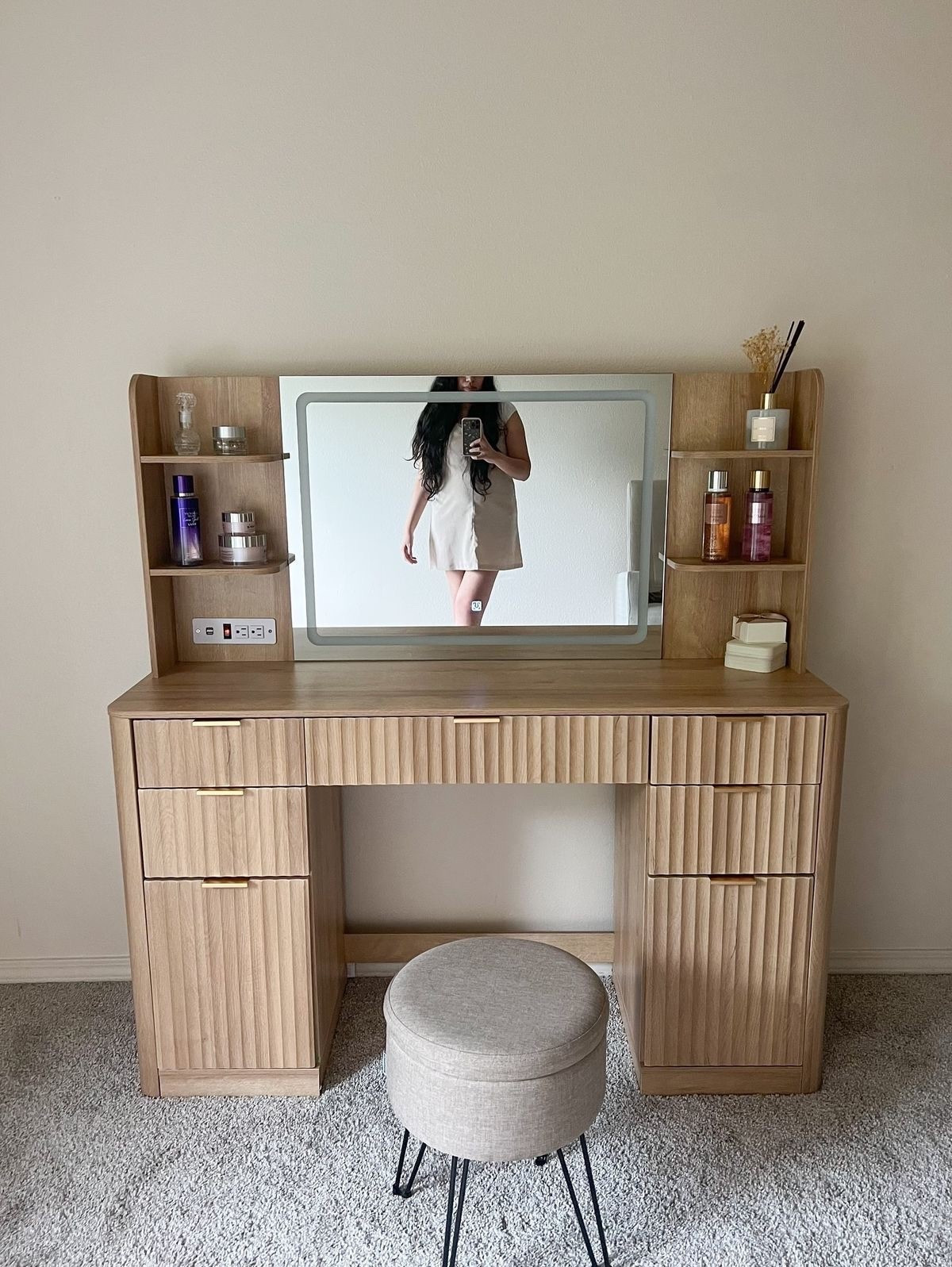 Best Beauty Makeup Vanity with light-up mirror & storage 🤎

#LTKgrwm #LTKNYFW #LTKmorningroutine