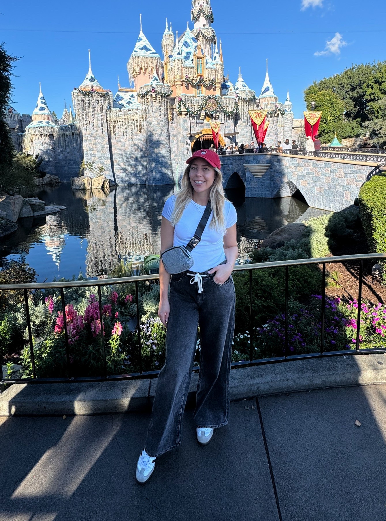 Moms Disneyland fit 

#disneyland #disney #momstyle #ltkmom #familytravel

#LTKmomlife #LTKTravel #LTKdayinmylife