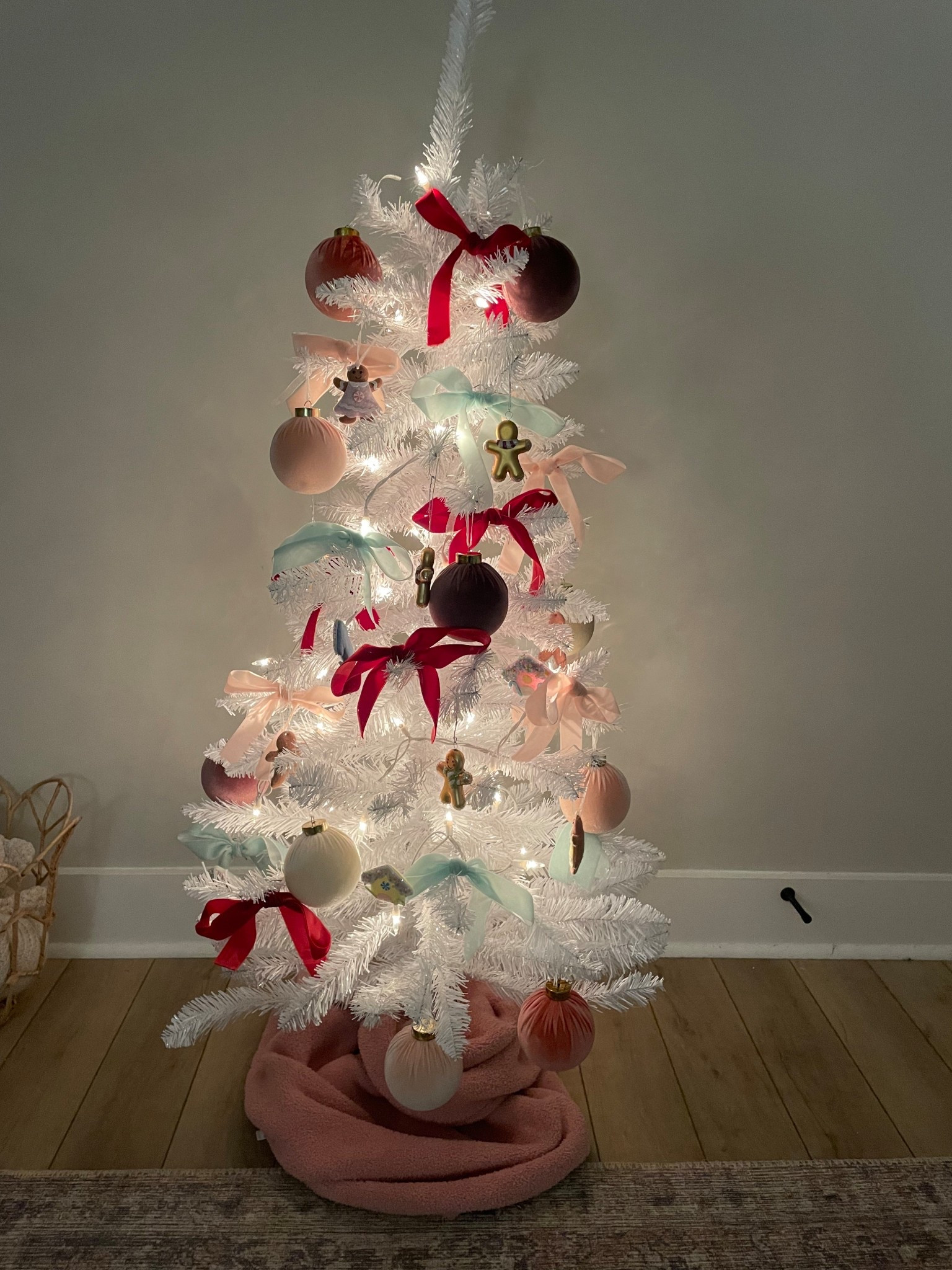 Little girl Christmas tree💗🎄🎅🏻

#LTKHome #LTKKids #LTKmomlife