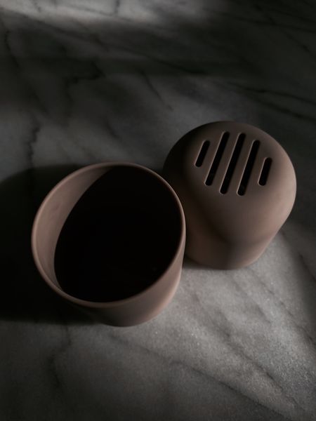 I’ve had this silicone makeup sponge holder for a year and LOVE it! 

Linking some of my favorite and affordable makeup sponges too!

#LTKbeauty #LTKfindsunder50