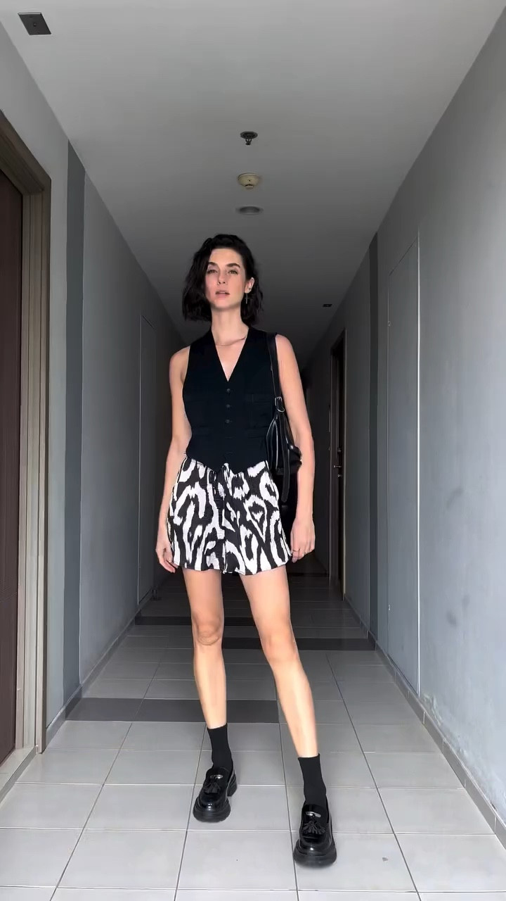 #ootd 🖤🥷 dica de dar um UP em qualquer lasy look 👀 MOCASSIM OU LOAFER! eu amei essa combinação 💆🏻‍♀️

#LTKdicadeestilo #LTKshoes #LTKbrasil