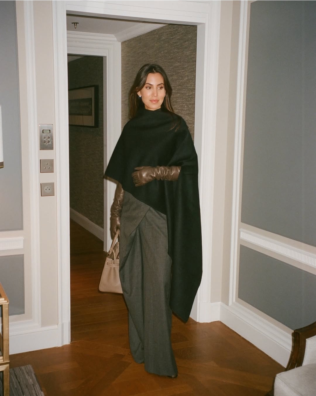 Loving these cross waist gray trousers! Such a cool elevated detail 🤌🏼

#LTKootd #LTKSeasonal