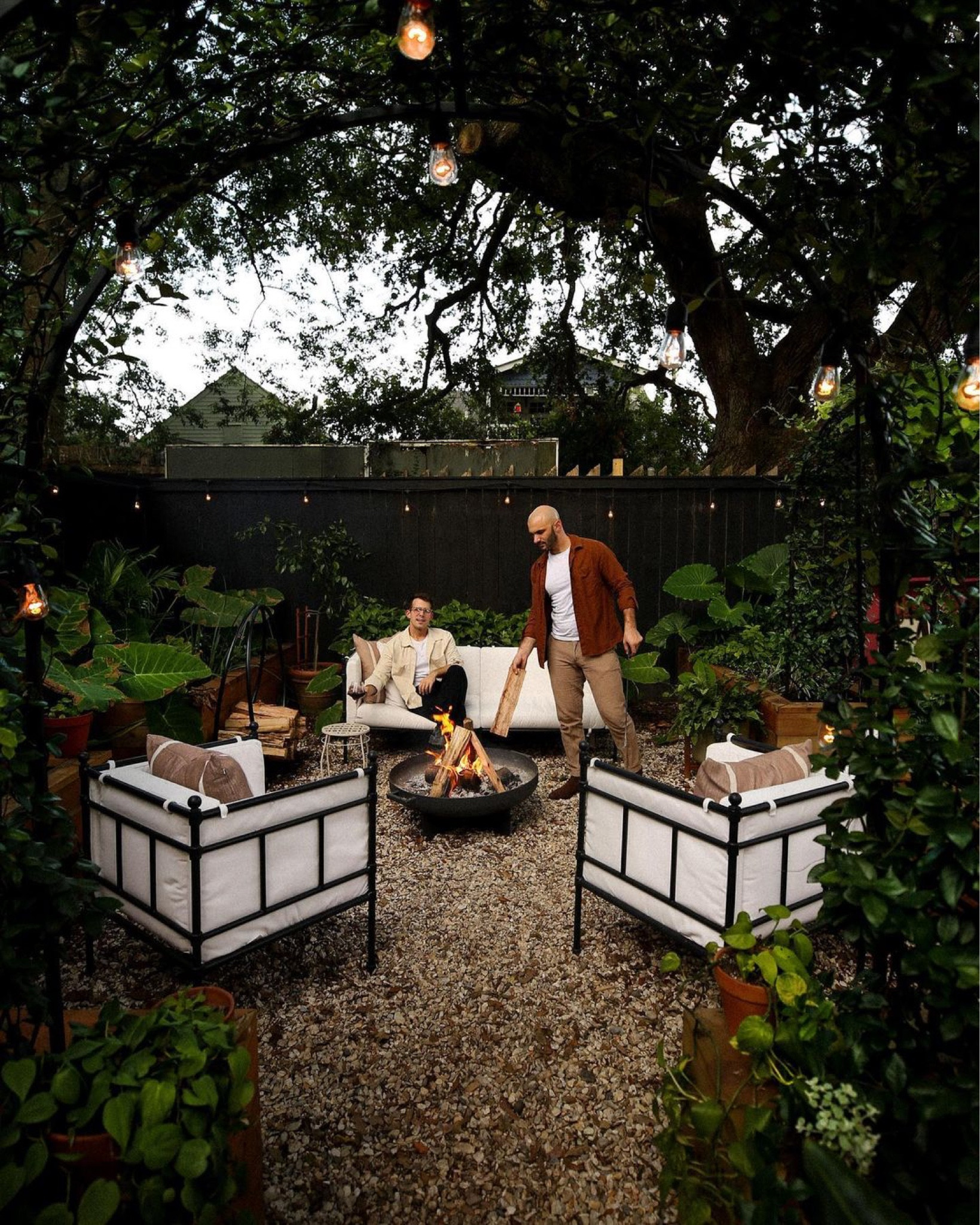 Outdoor hangs around the fire pit all summer long 🔥 #outdoorfurniture #firepit #williamsonoma

#LTKhome
