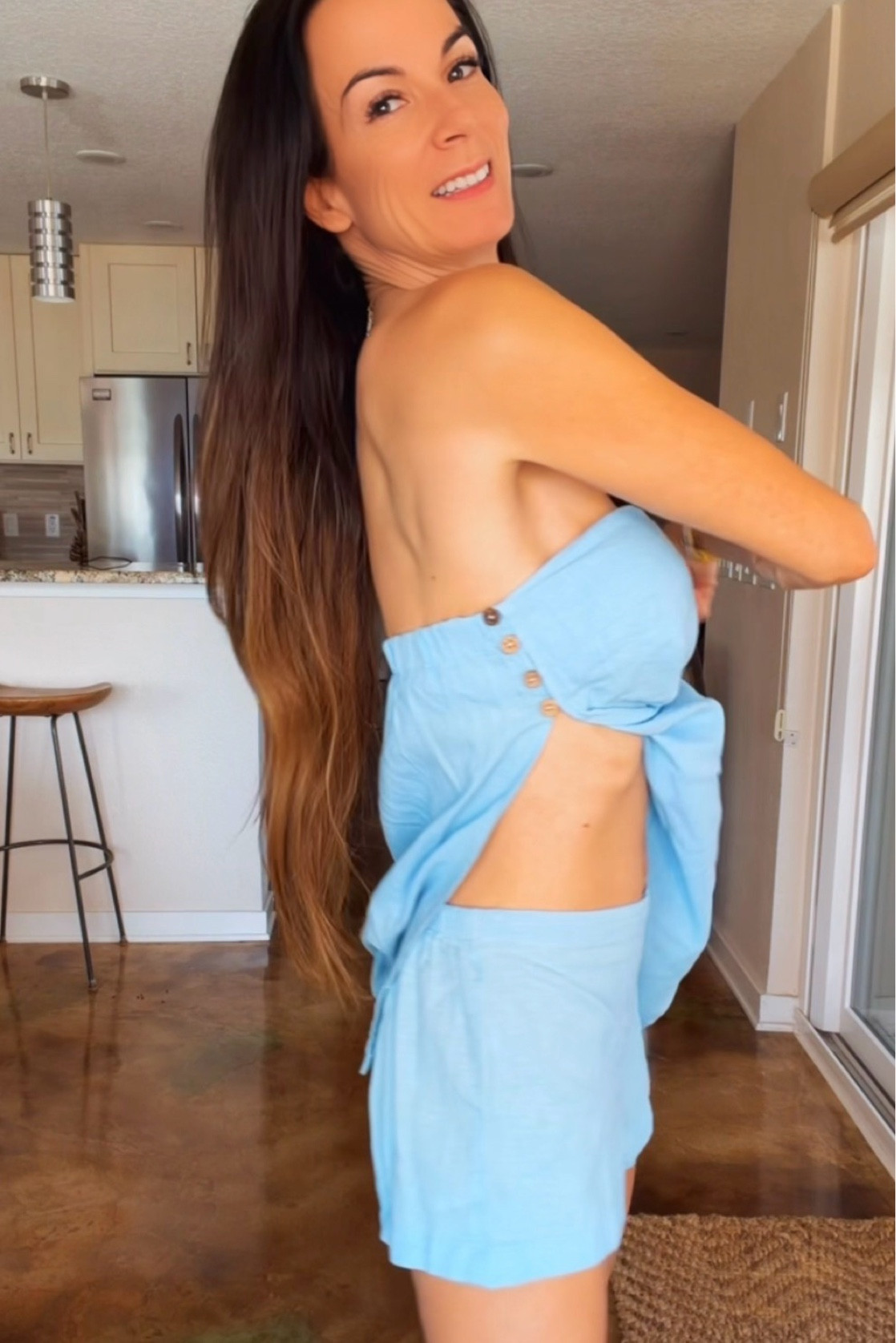 This little linen set… yeah she’s dangerous 😌

Cute, coastal, casual… but somehow still looks like you tried (even when you didn’t)

And I’m not kidding — I got stopped MULTIPLE times wearing this 🤭

Lightweight, easy, throw on and go… but still giving “put together without the effort”

We love a low-maintenance queen ✨

Wearing XS

#NicoleColeeStyle #CoastalStyle #EffortlessChic #SummerSet #LTKFinds



#LTKdayinmylife #LTKgrwm #LTKootd