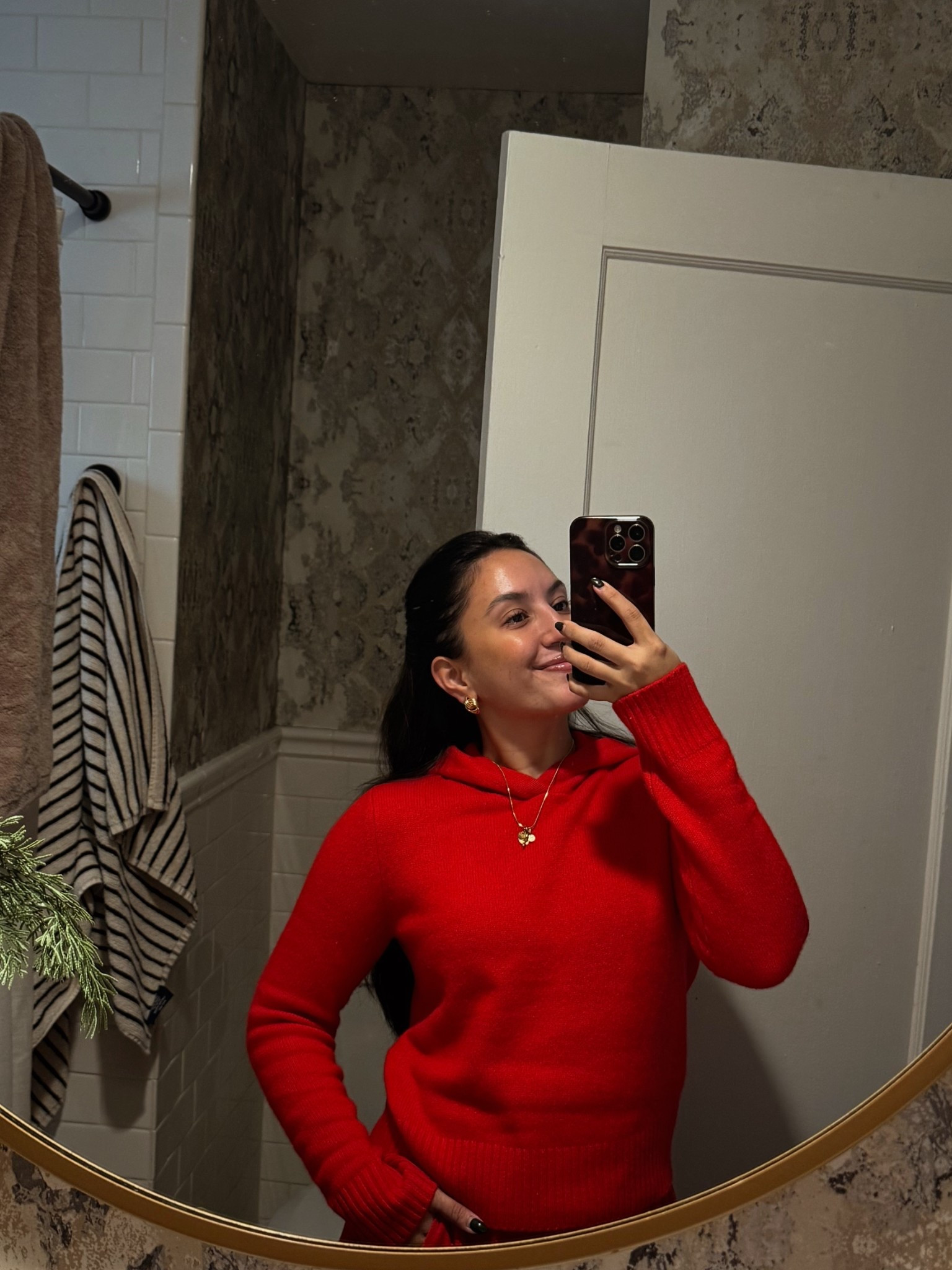 Cashmere hoodie! Comes in a bunch of colors.

I’m in a small. If you want it more oversized size up! 

#LTKGiftGuide #LTKHoliday #LTKootd