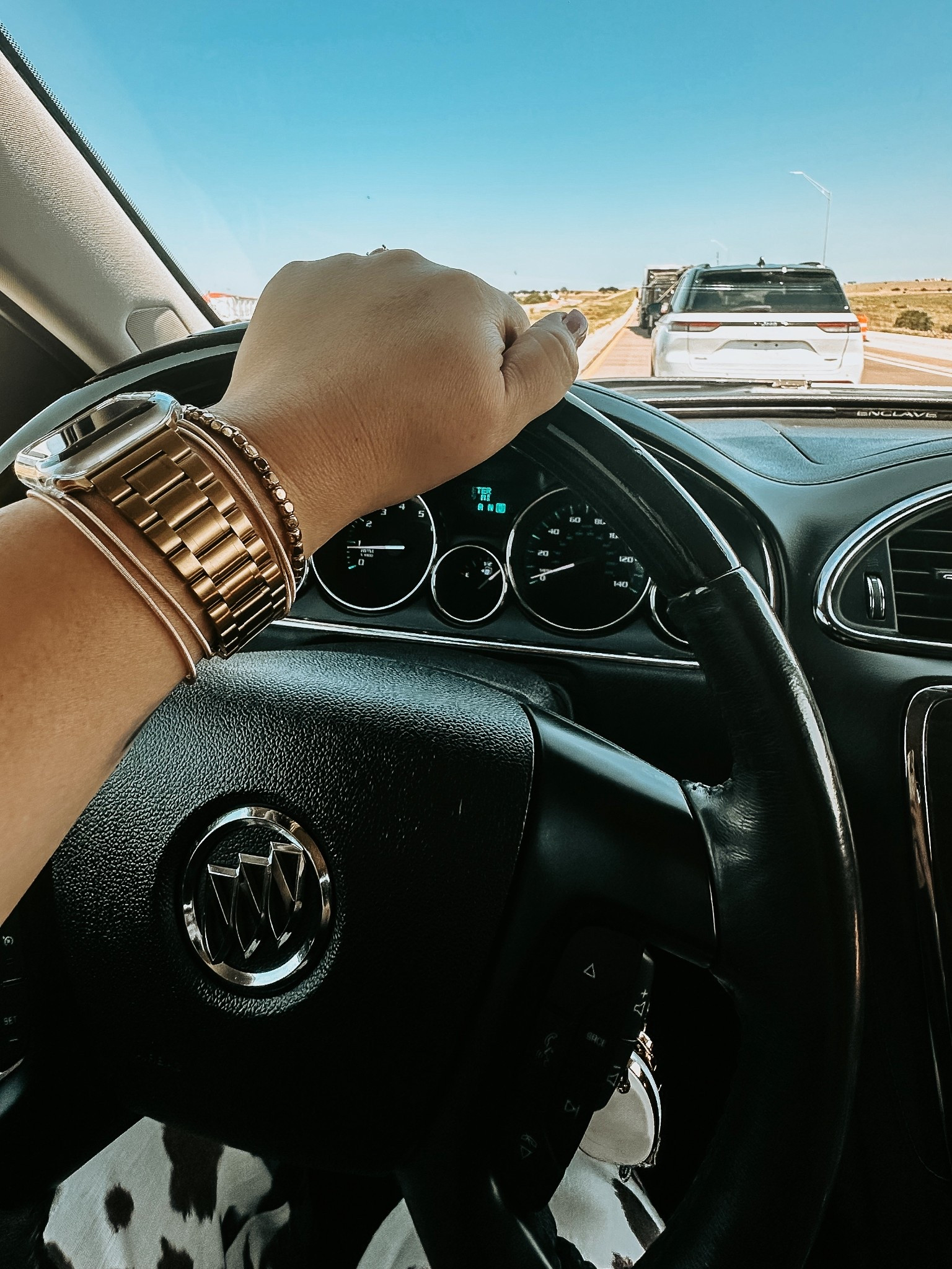 DFW traffic and cute watch bands 💁🏼‍♀️

#walmart #goldaccesories #watchband #dfwtraffic