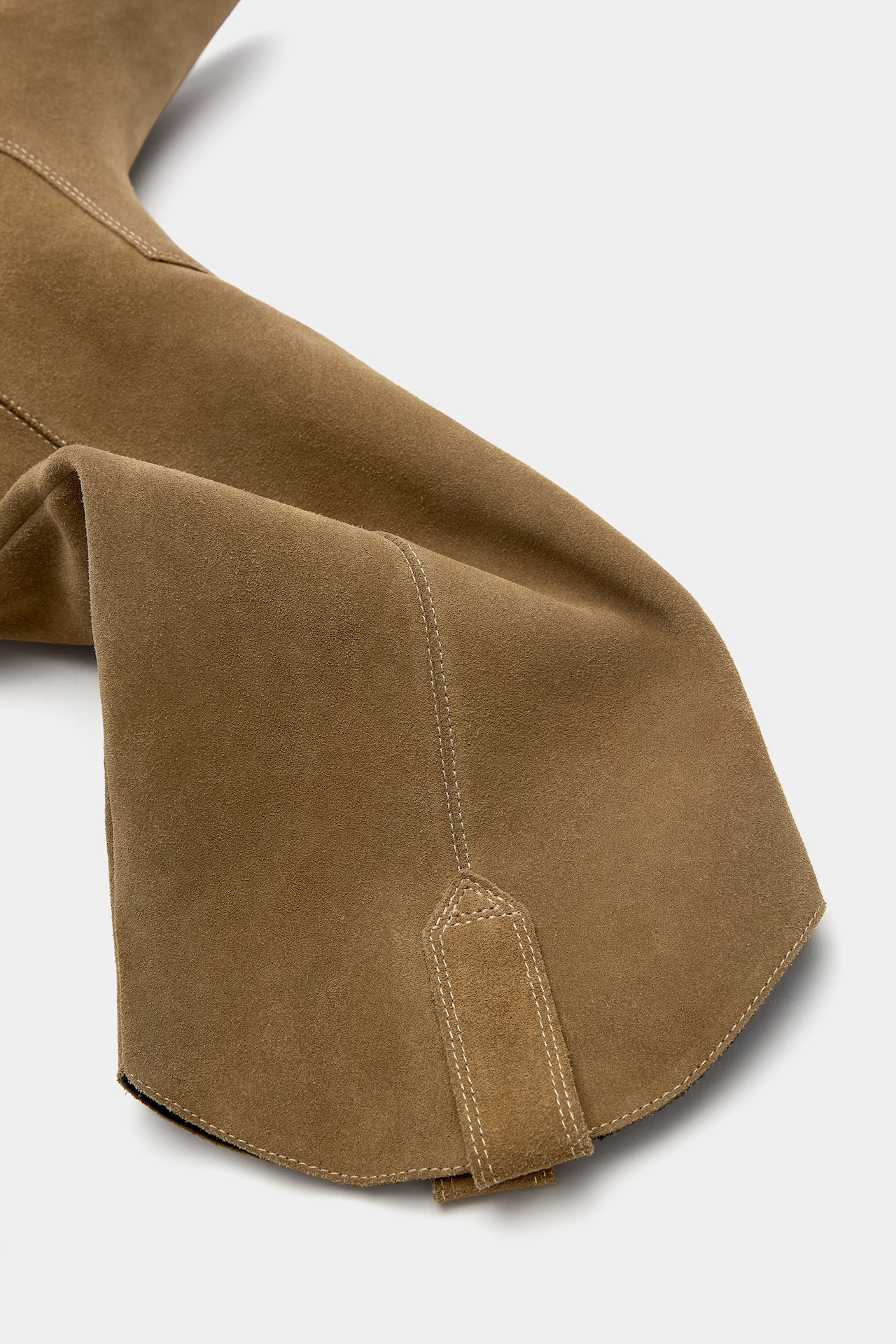 Stivali al ginocchio cowboy in pelle | PULL and BEAR IT