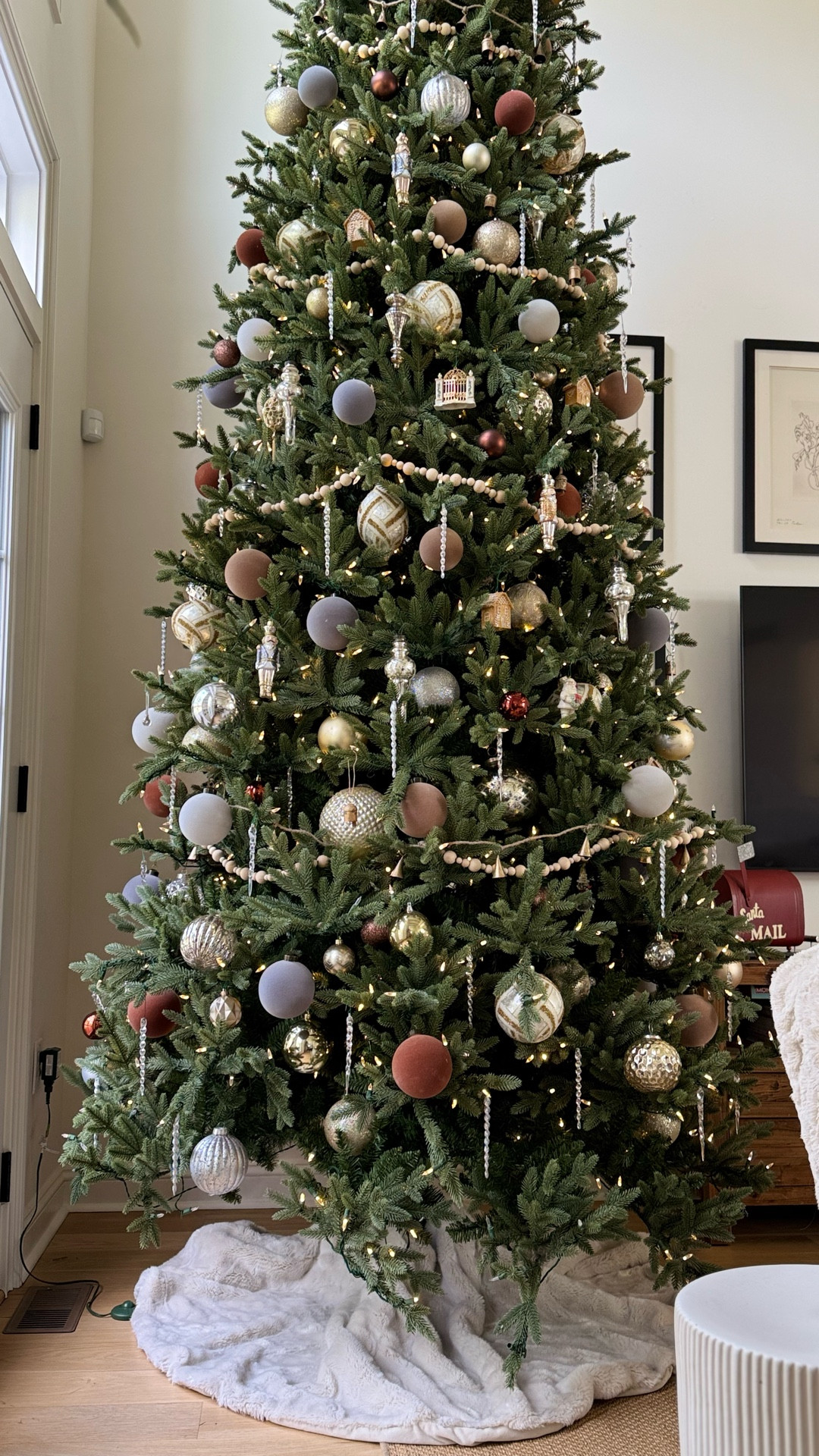 Last day to get 25% off these velvet looking flocked Christmas ornaments!

#christmasdecor #neutral #brown

#LTKFindsUnder100 #LTKSaleAlert #LTKHoliday