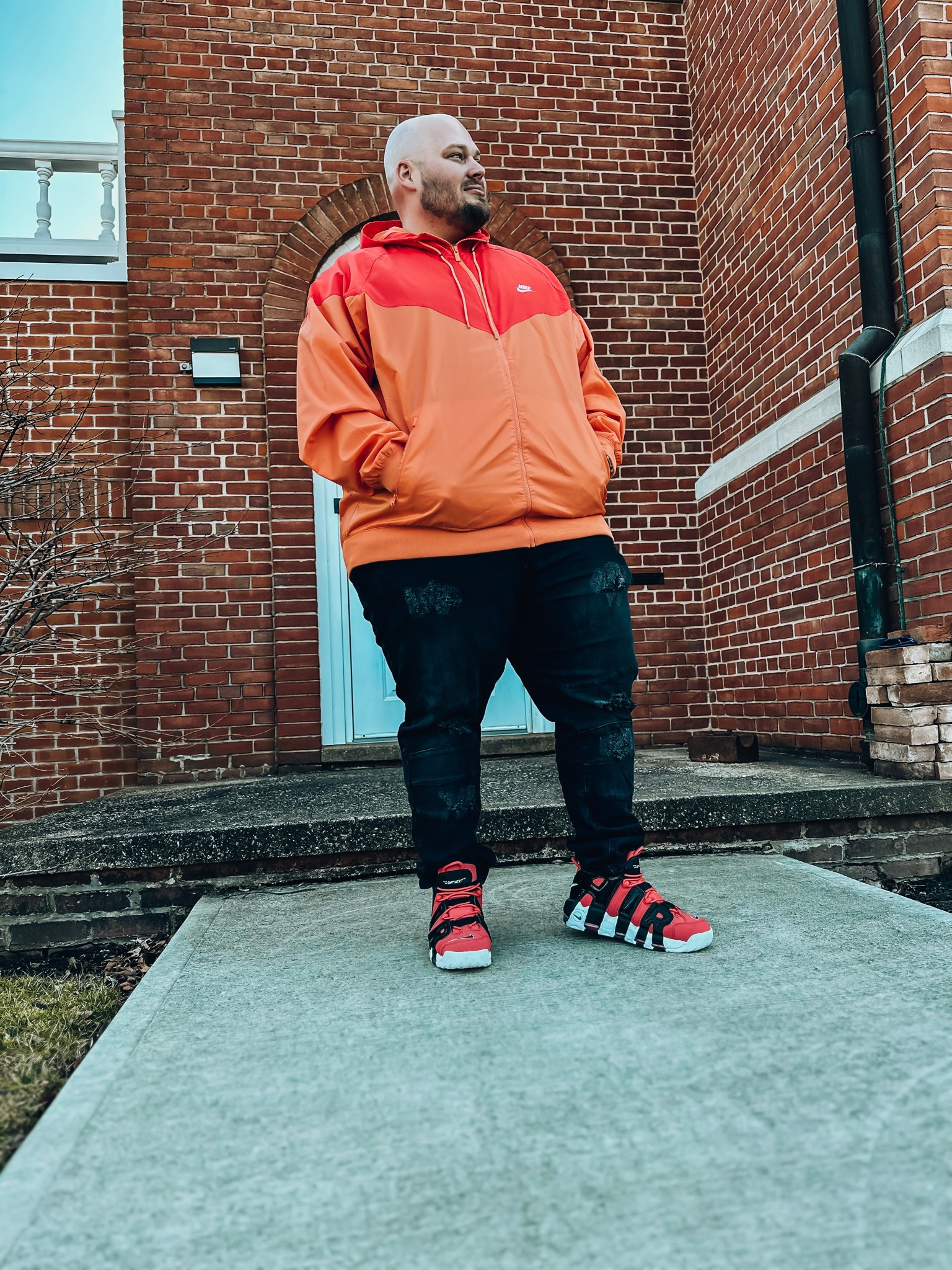Spring outfit idea for men!

Nike 
Nike windbreaker 
Nike uptempo shoes 
Sneakers 
Sneaker head 
Spring outfit 
Spring style 
Spring fashion 
Big and tall 
Men’s outfit idea 
Date night 
Casual look 

#LTKshoecrush #LTKunder100 #LTKSeasonal