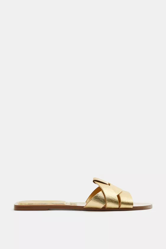 Flat leather sandals featuring crossed strap detail at the front. Finished with a round toe.Sole ... | Zara DE