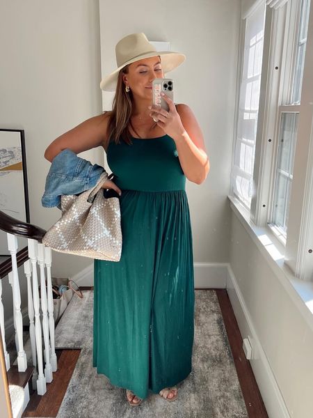 Summer outfit - travel outfit inspo! Wearing size XL in dress. Sharing similar style hat & bag. 