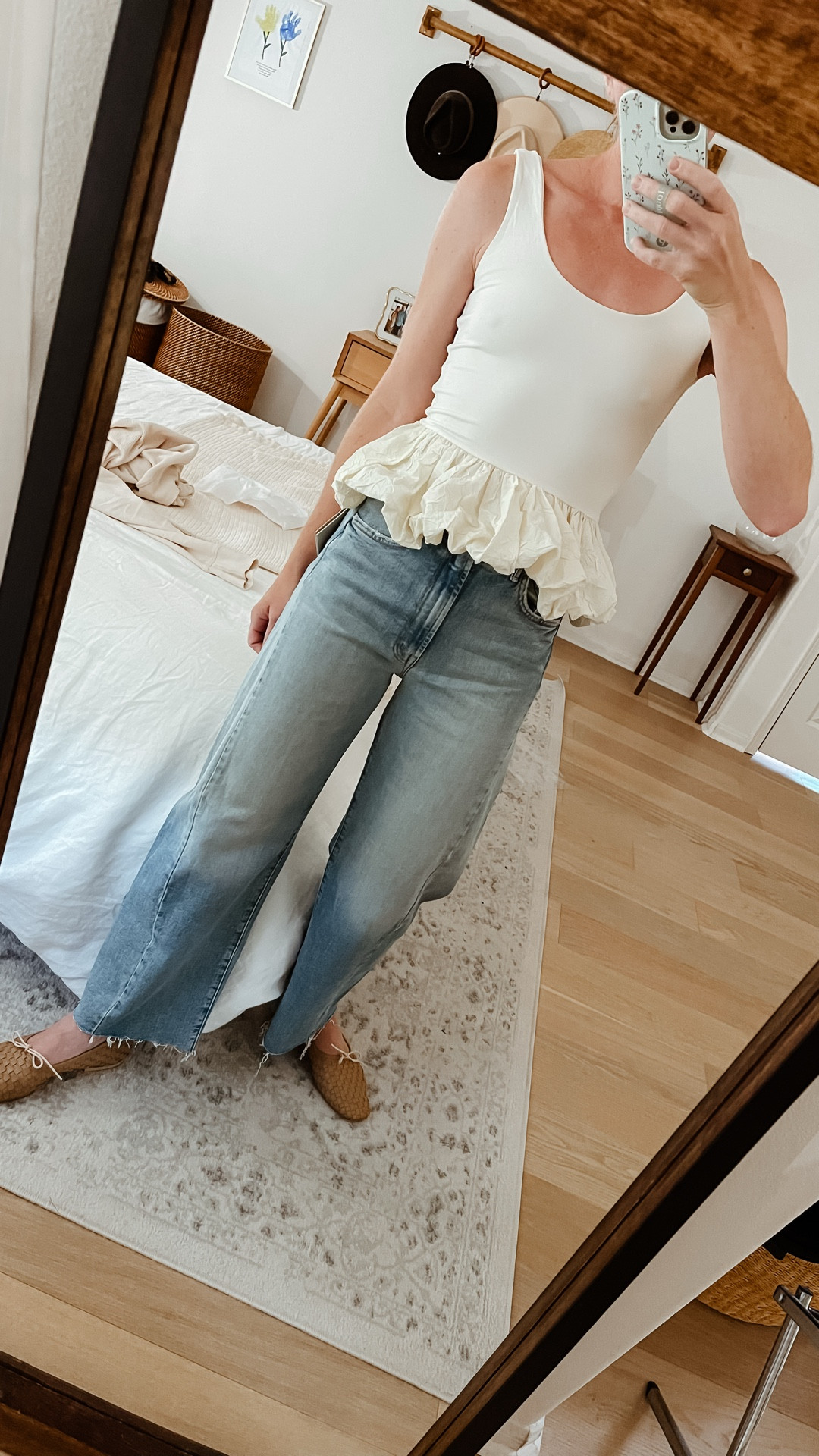 The perfect straight leg/barrel hybrid jeans. I’m OBSESSED. Fit TTS, wearing a 25. Zip fly and high rise with a little give. 

#jeans #motherdenim

#LTKOver40