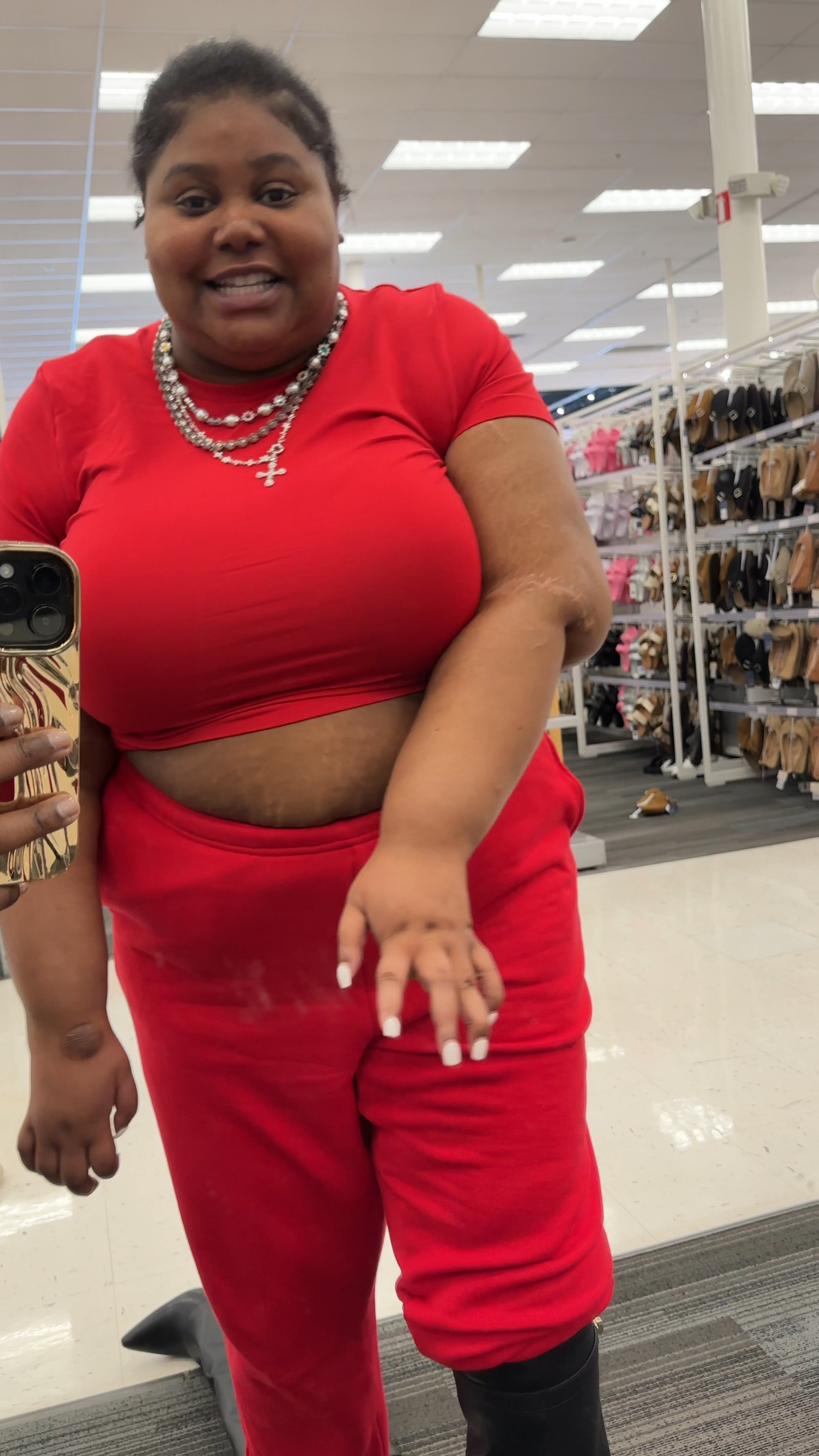 TWO PIECE RED SETT ‼️‼️
& they have other colors!! 