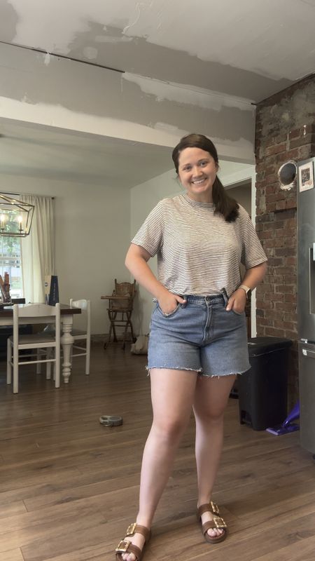Mom summer ootd. Denim shorts for thick thighs 