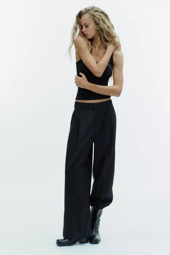NADELSTREIFENHOSE MIT BUNDFALTEN UND PATTEN | Zara DE