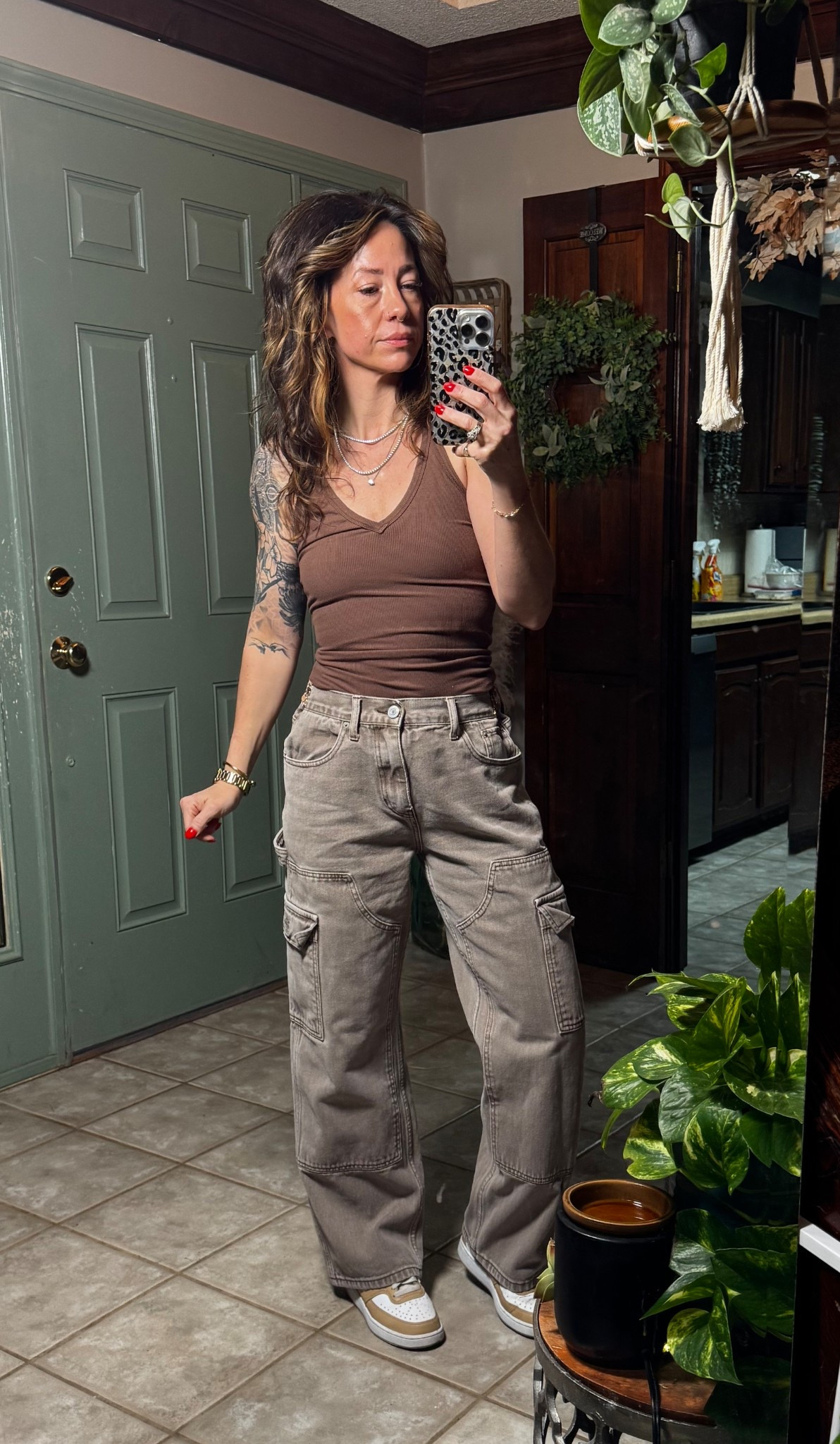 Neutrals, but make it a statement 🤎
Nothing loud, nothing extra… just put together, confident, and intentional.

This is what happens when you stop chasing trends and start dressing like you know exactly who you are.

Simple doesn’t mean basic.
It means you don’t have to try so hard. 💅

#ltkstyle #neutraloutfit #everydaystyle #effortlessstyle #capsulewardrobe #outfitinspo #confidence #styleovertrends #momstyle #bossenergy

#LTKOver40 #LTKmomlife #LTKootd