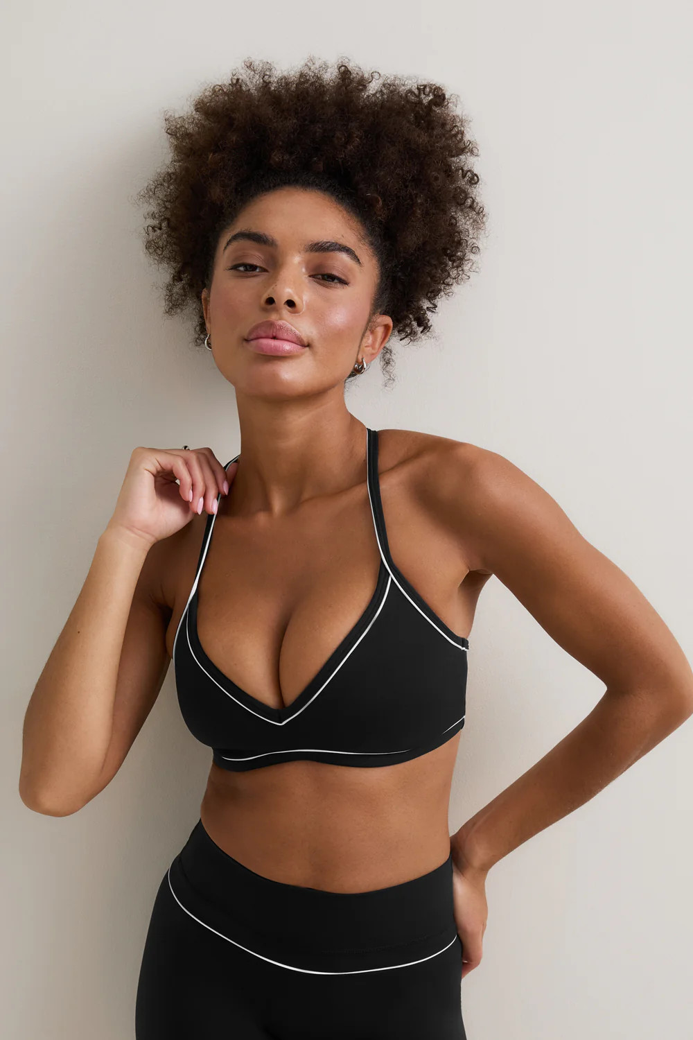 DayFlex Contrast Sweetheart Sports Bra - Shadow Black | TALA (UK)