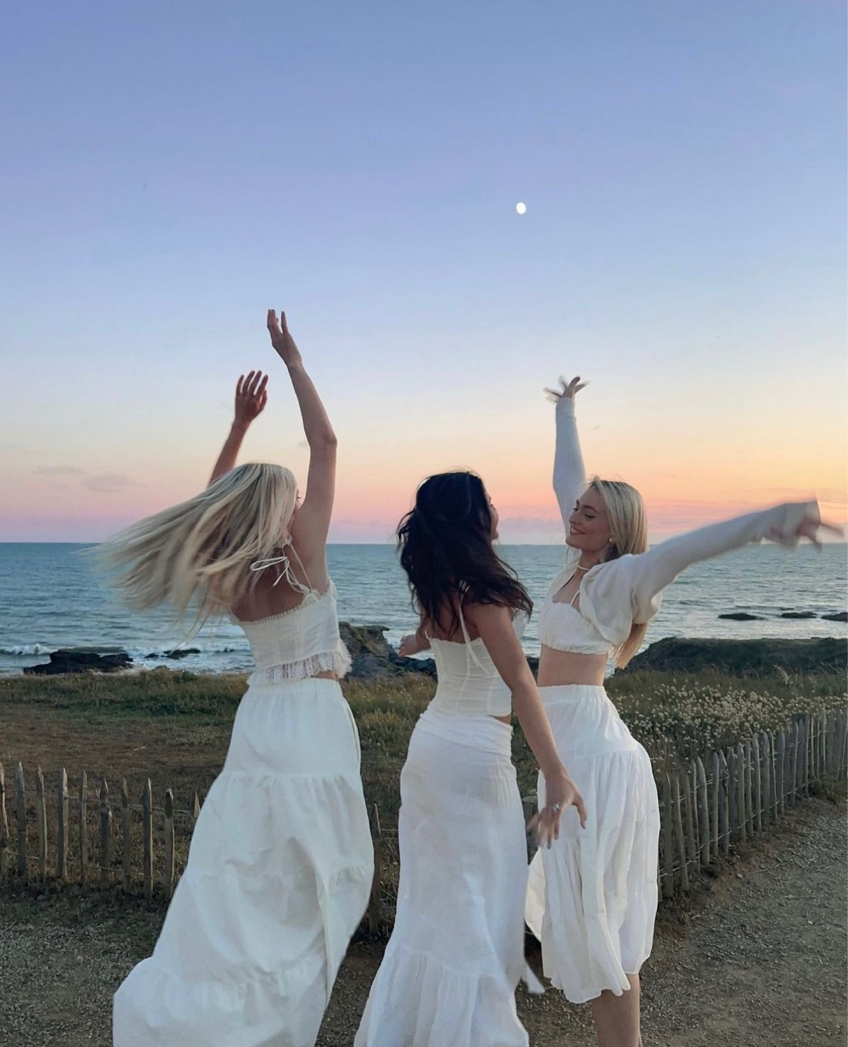 Beach girl summer 🐚✨🤍🌈