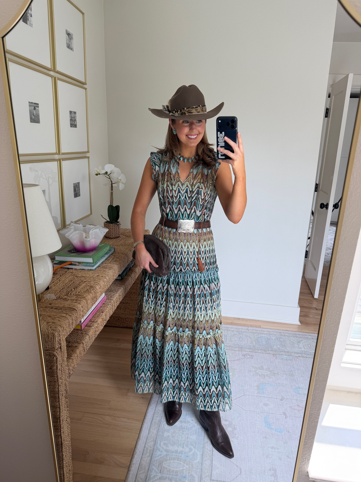 Western chic outfit idea! Wearing a 2 in dress