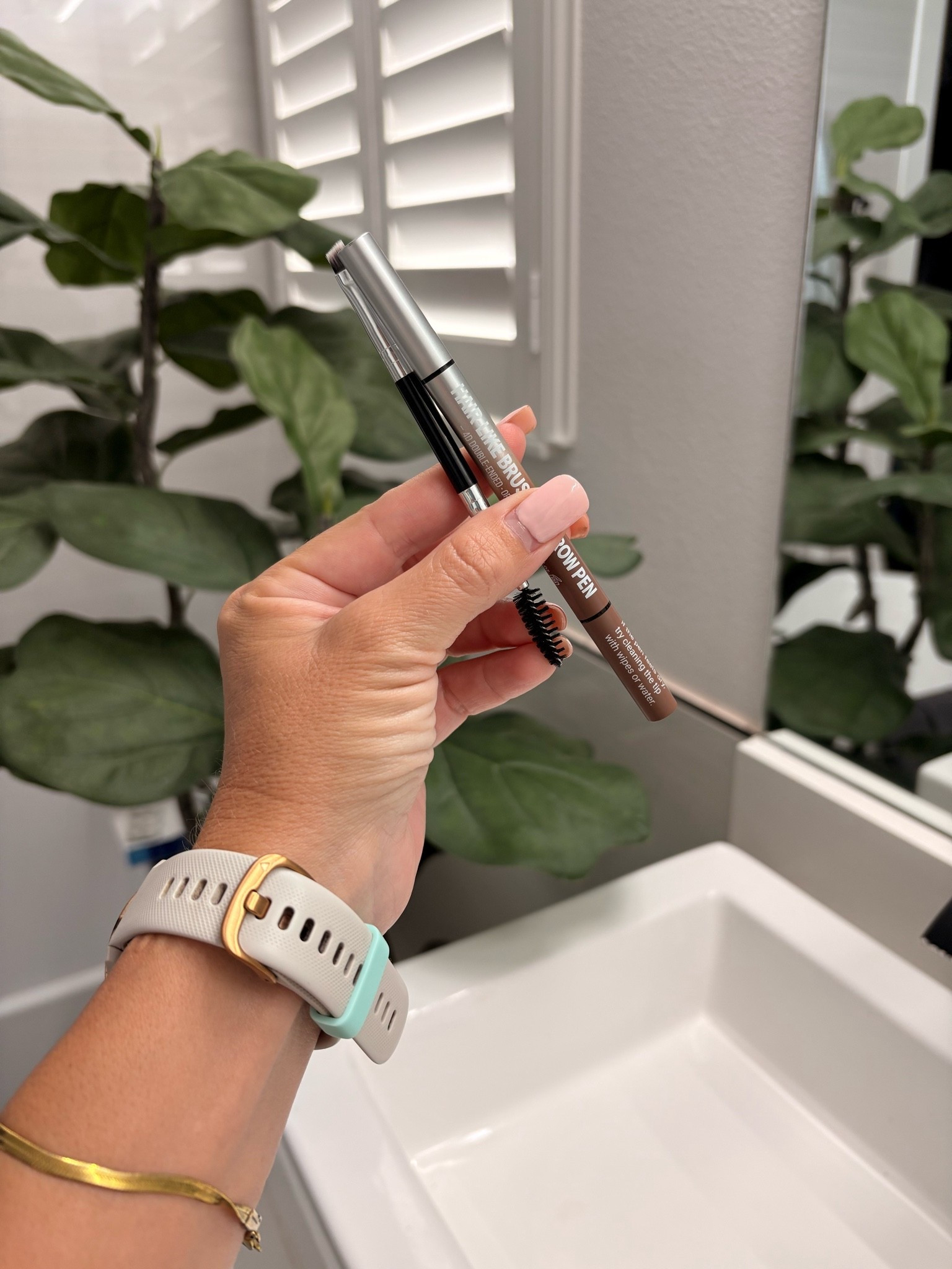 Okayyyyy this stuff is legit. Brush like strokes and doesn’t budge even in the FL heat working out!