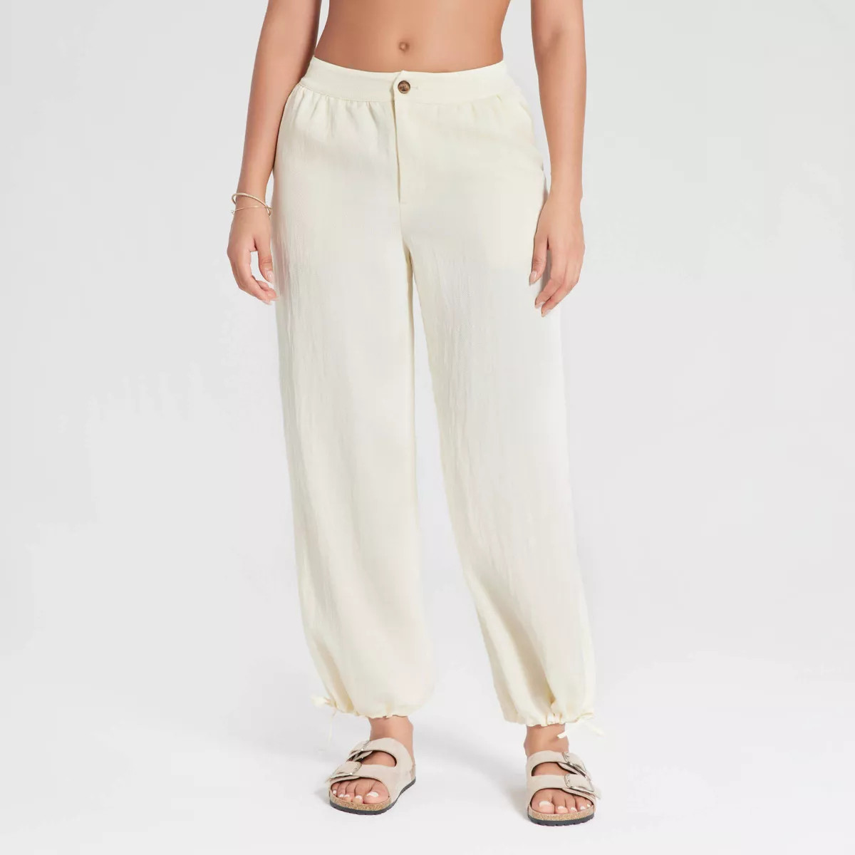 Women's Mid-Rise Barrel Leg Pull-On Pants - Universal Thread™ | Target