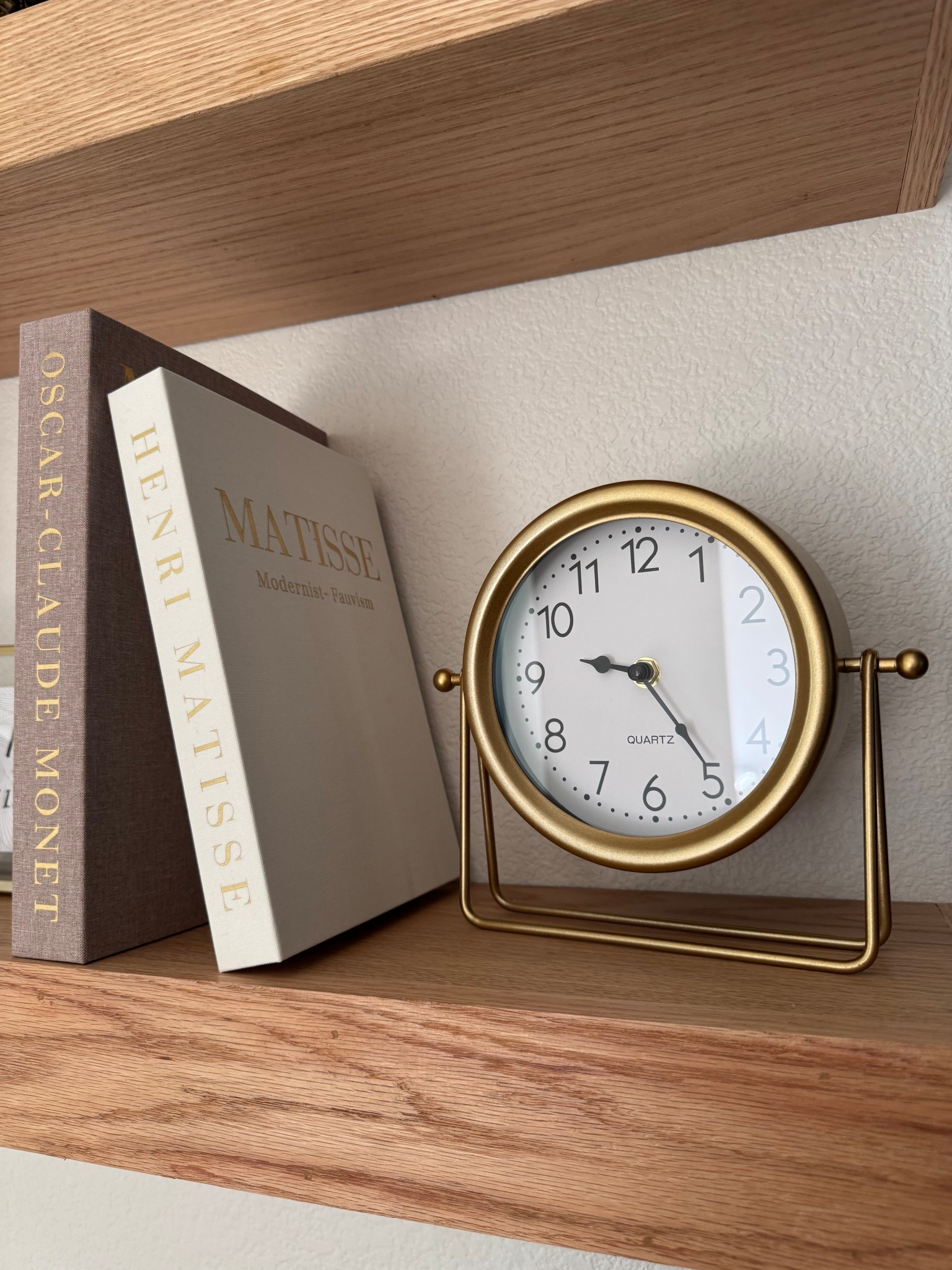 Simple + Modern

#modern #shelfdecor #minimalist #neutralhome #homedecor

#LTKHome