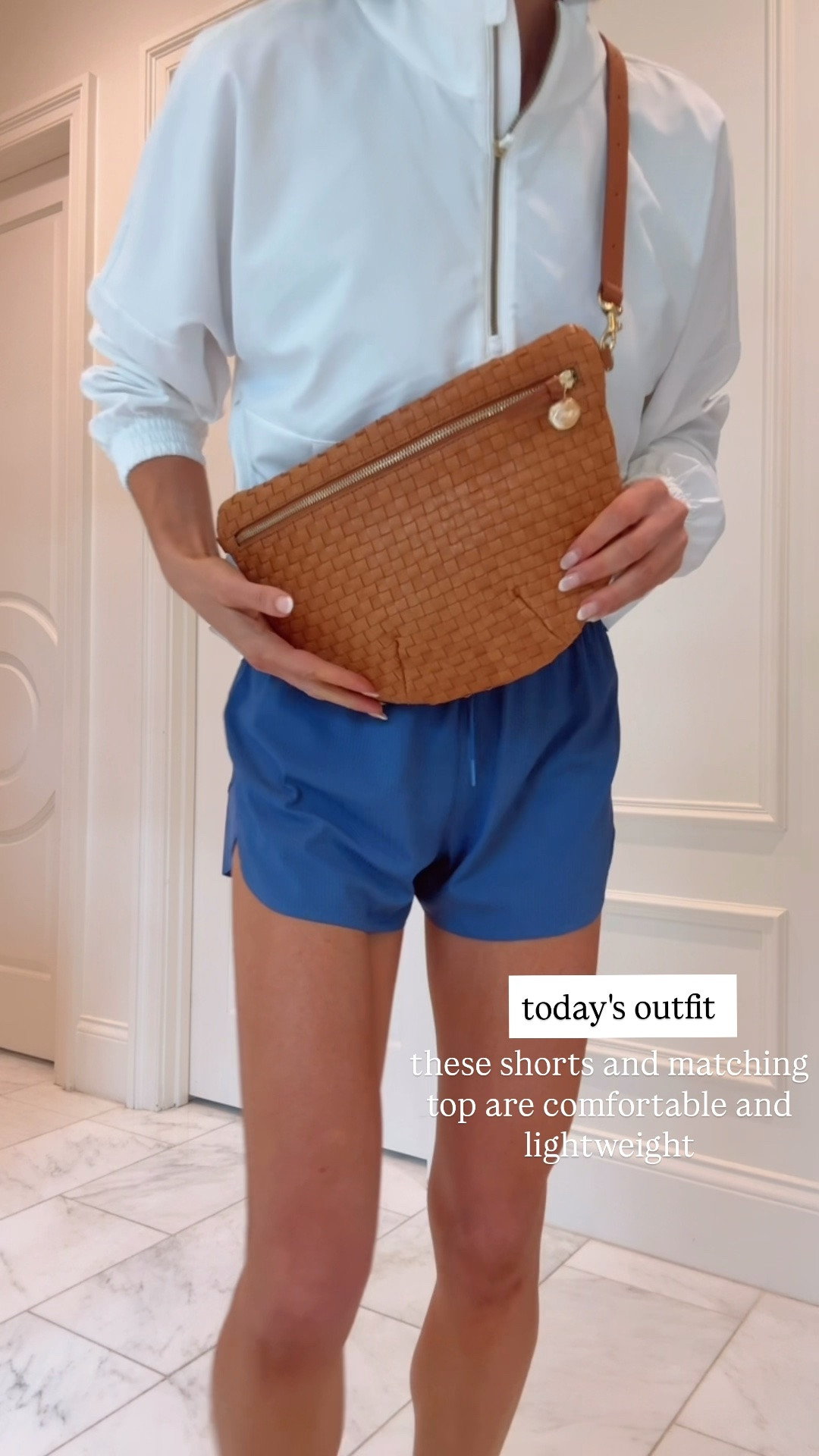 I'm 5'7 wearing size small in top
And shorts which fit tts