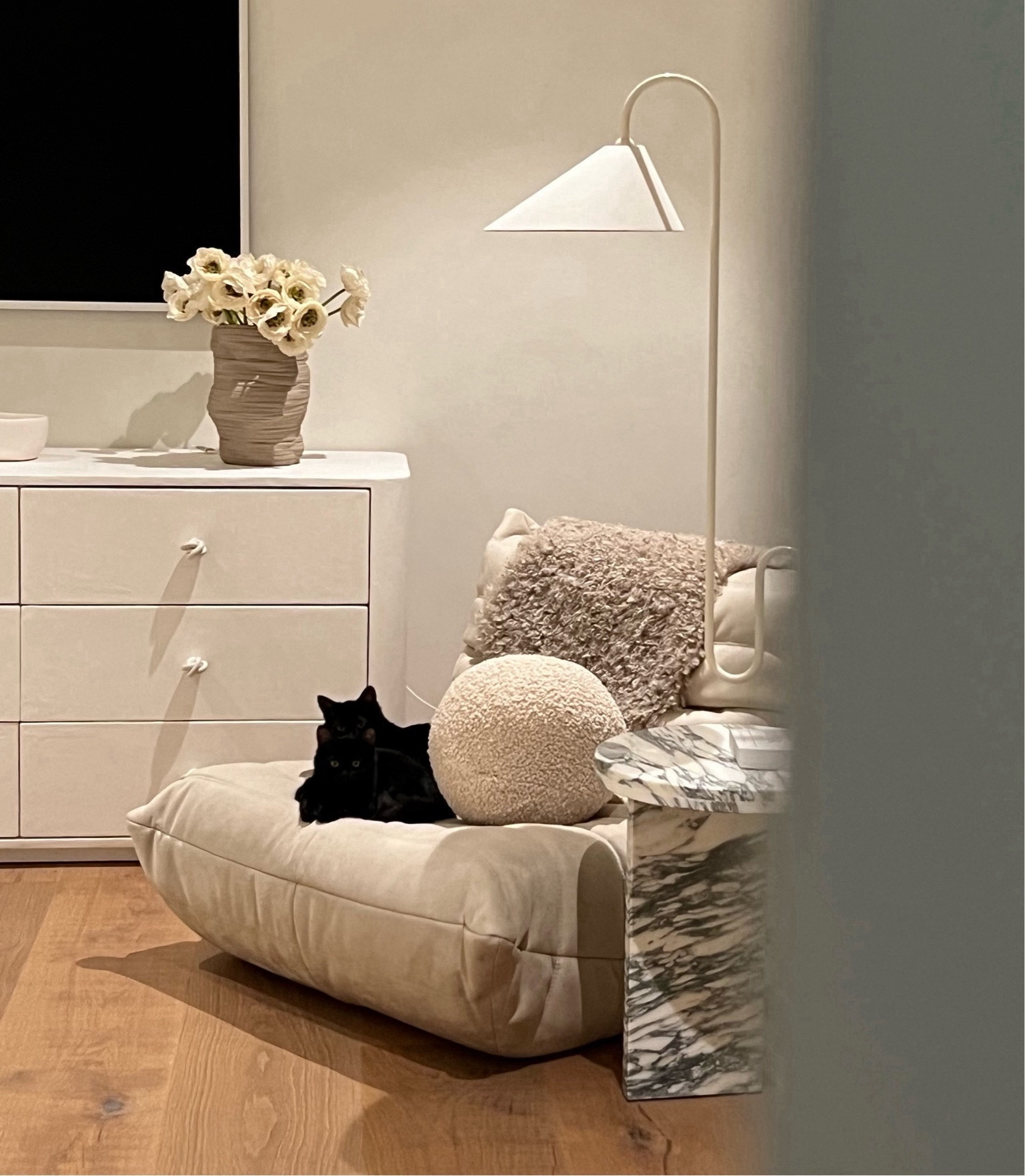 Organic Modern Interiors 🤍 

Togo Chair with Neutral Layers of Texture featuring Arabescato Marble & a Vintage Floor Lamp 

Marble Table | Faux Flowers | Textured Vase | Organic Modern Home Decor | Marble Furniture | Reading Nook | Togo Chair | Arabescato Marble Table | Marble Side Table | Marble End Table | 

#LTKMostLoved #LTKhome #LTKstyletip