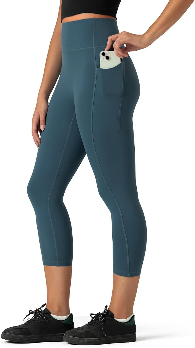 Colorfulkoala Dreamlux No Front Seam Capri Leggings with Pockets for Women - High Waisted 21" But... | Amazon (US)