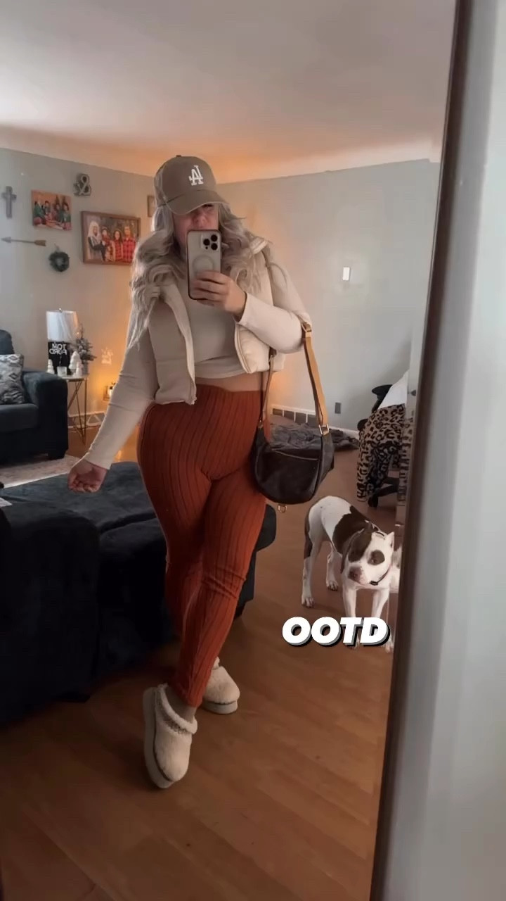 Cozy mom outfit my go to look 

#LTKfindsunder100 #LTKstyletip #LTKCyberWeek