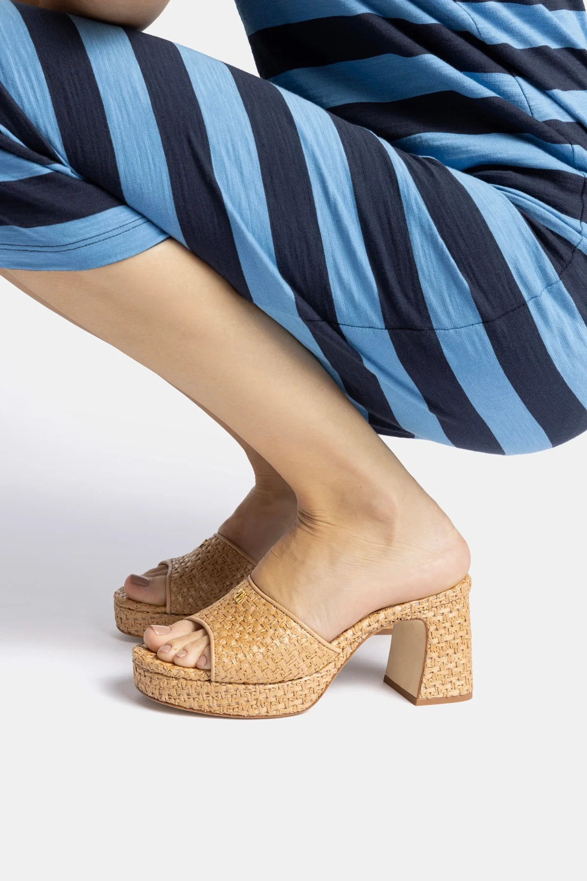 Dolly Low Mule In Natural And Beige Raffia | Larroude