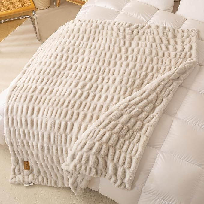 YUSOKI 1000GSM Bubble Faux Rabbit Fur Throw Blanket, Grey Ivory, 50"x60" | Amazon (US)