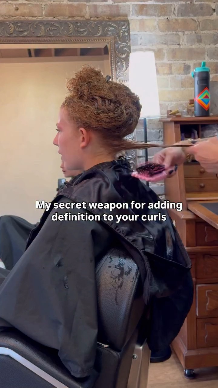 When I say I want curl definition for clients, I’m looking for cohesive, frizz-free, and similar sized curl clumps.

This curly hair brush ALWAYS delivers.

So what are you waiting for? Let’s get your hair those perfect clumps and get scrunching!
.
.
.
#hairbrushesforcurls
#bouncecurlbrush
#favecurlyhairtools
#curlyhairtricks
#favoritecurlyproducts