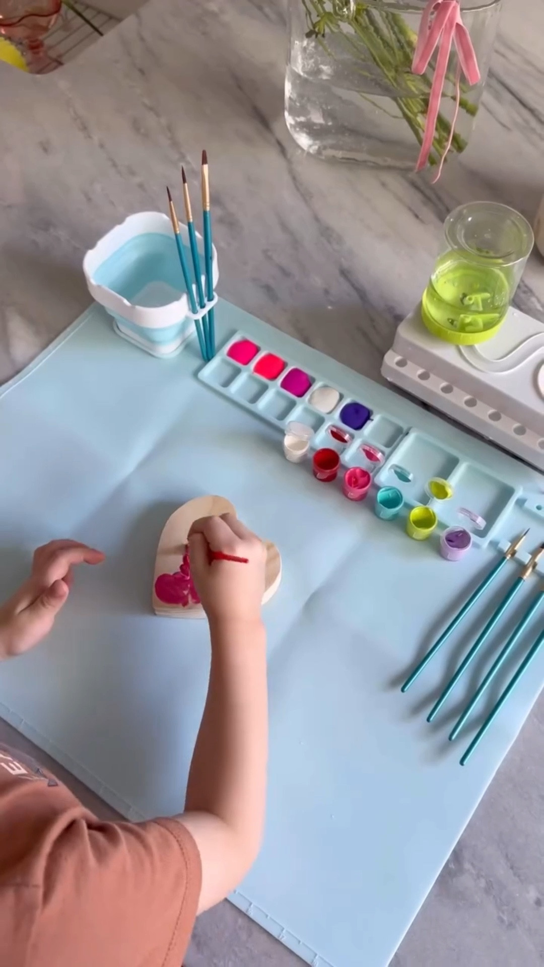 Comment “ART” and I’ll send you a 🔗💕

Oldie but goodie💕 this is such a fun painting station. This is a must with kids! Helps keep the table clean😅

#art #artstation #amazonfind