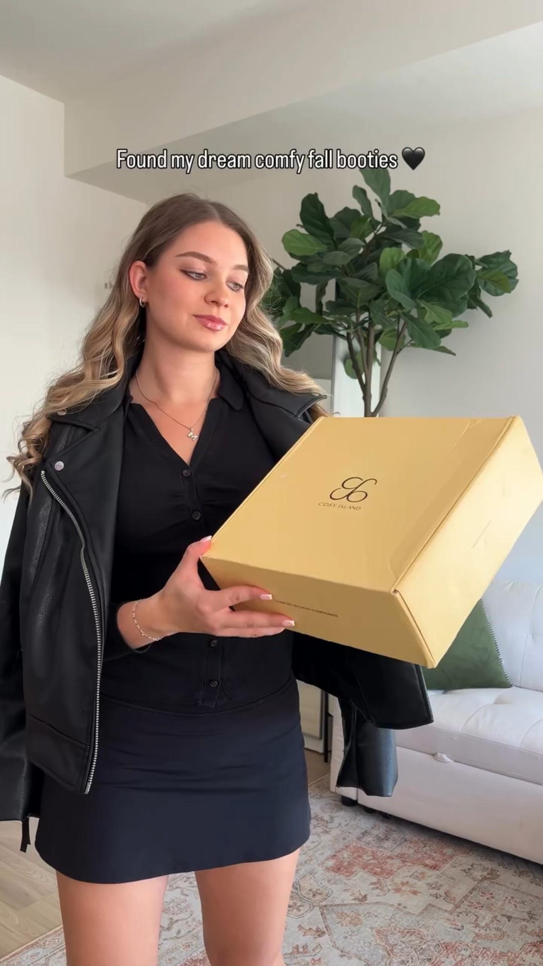 It’s in the brand name 🍂 @cosyisland_official cozy fall booties that you will wear on repeat. #cosyisland #cosyislanders #ad