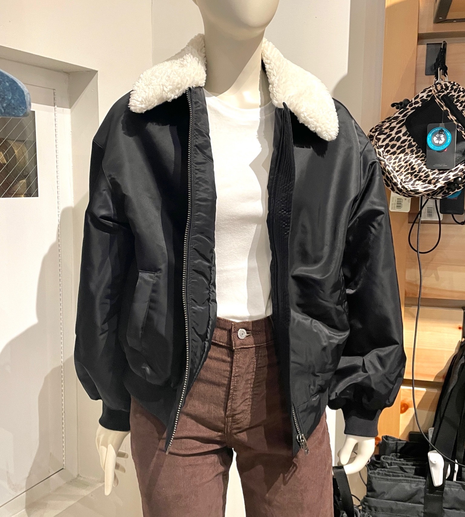 #bomber #bomberjacket #classic #sherpa #sherpajacket #blackbomber #levi #levijacket #classicjacket #sherpalinedjacket #warmweather #retrobomberjacket #levis 

#LTKSeasonal #LTKstyletip #LTKGiftGuide