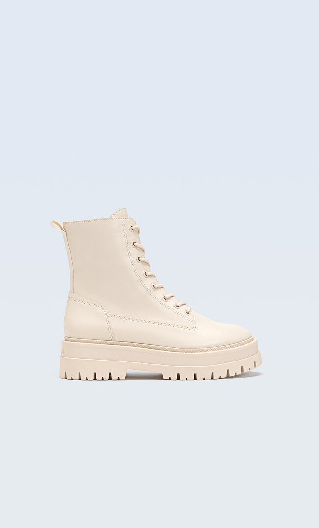 Lace-up flat ankle boots - Women's fashion | Stradivarius United Kingdom | Stradivarius (UK)