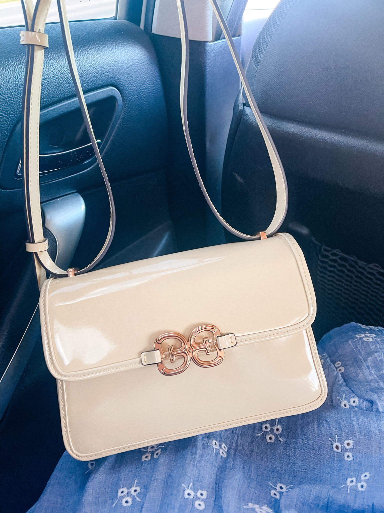 My new spring and summer handbag! I love this butter yellow color! The perfect little everyday bag!💛


#LTKSaleAlert #LTKSeasonal #LTKootd