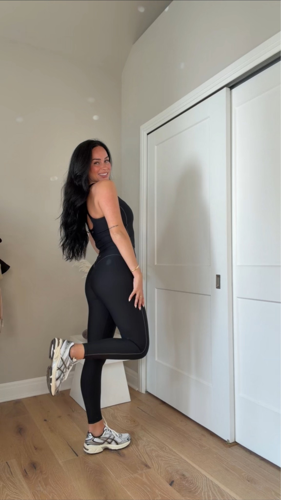 #abercrombiepartner just dropped the cutest activewear! Love that they dropped a collection with Barry’s. Here are my favorite pieces from the collection ♥️

My sizing 5’7, 145lbs, 32dd
I’m wearing size medium tank, small leggings 

@abercrombie