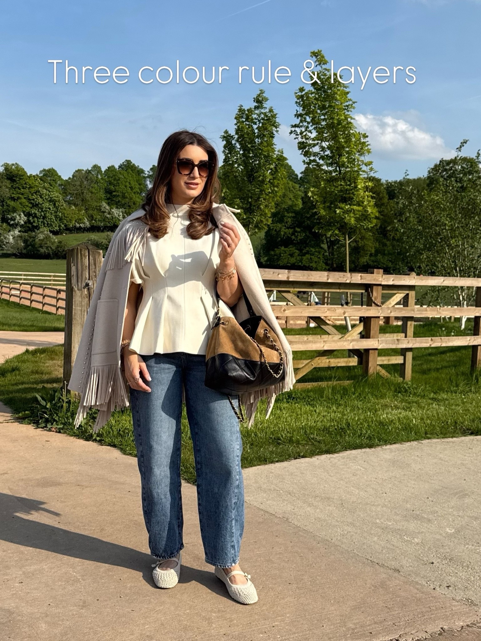 Yes the three colour rule when building an outfit. 
Zara barrel jeans 4083/035
Zara ballet flats 4083/035

#LTKuk #LTKspring #LTKjeans