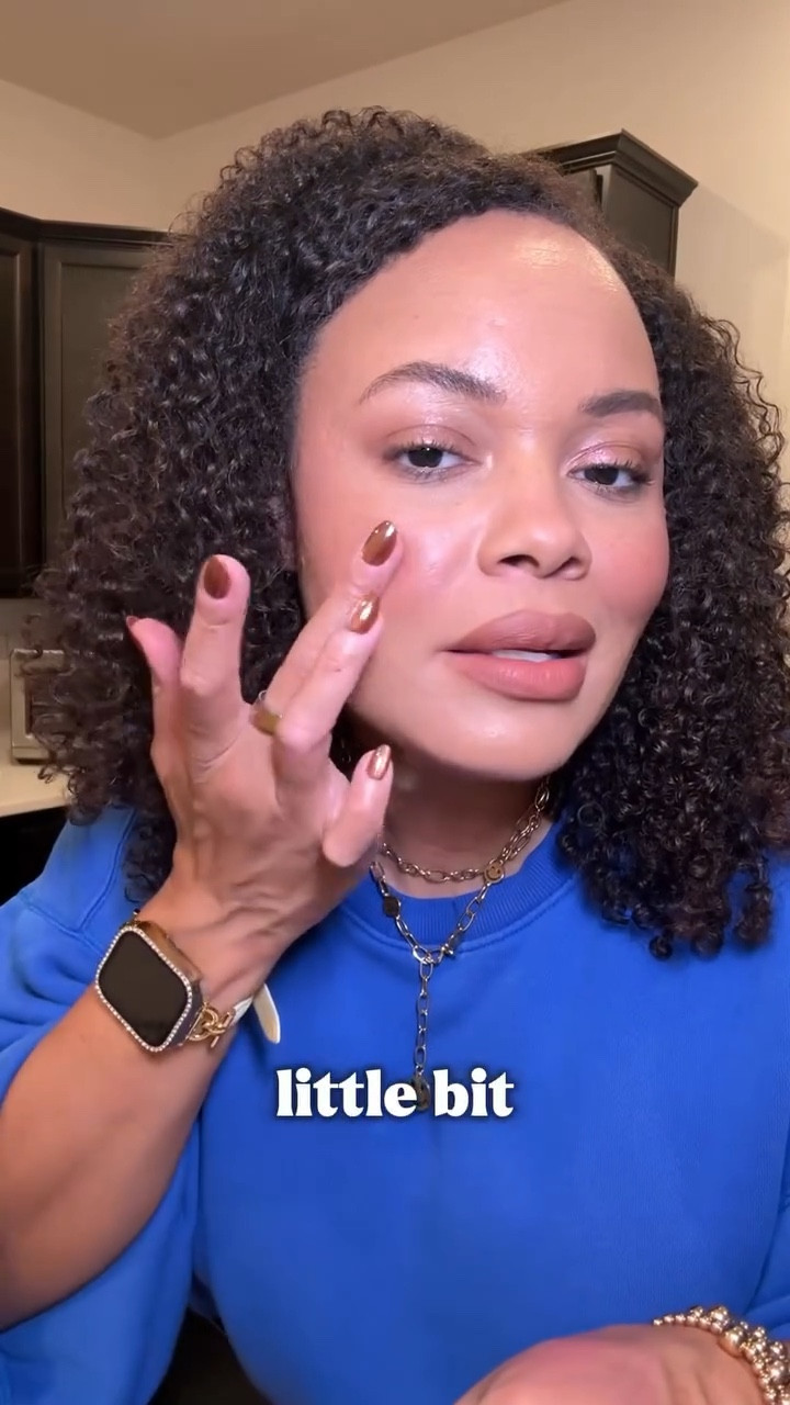 Thank you so much for this beautiful gift! I’m so honored to be a Gellar Gal! 🎁 @lauragellerbeauty 

#JessicasBeautyBlog_ #lauragellarbeauty #lauragellar #beautyunboxing #chicagobeautyblogger