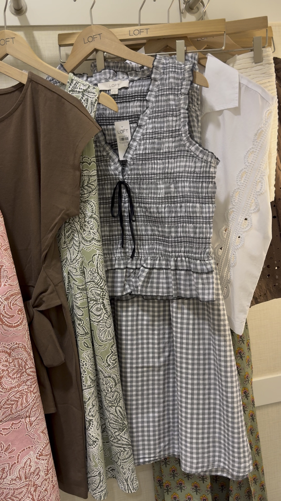 A little try on coming from Loft & it’s a good one yall! 

Top & skirt- top s, skirt 0
Cream top- 0
Green dress- s
Brown dress- s (need xs)
Top and shorts- xs blouse, s tank (need xs), 2 shorts (need 0)
Check set- s top, s skirt 
Tee & shorts- xs tee (need s), 26 shorts
Block print dress- xs

#LTKSaleAlert #LTKWorkwear #LTKSeasonal